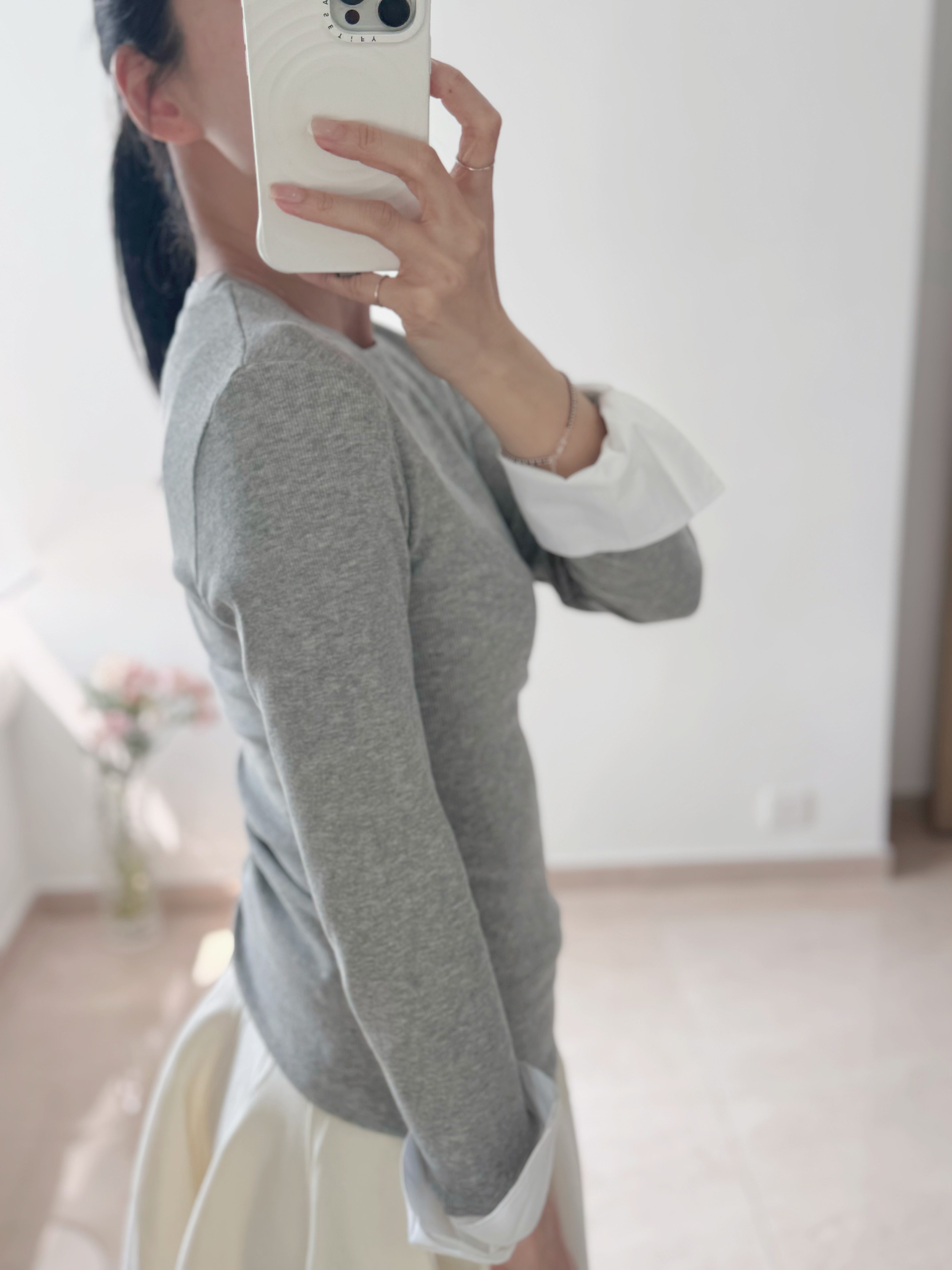 Feminine stretchy cuff tee 