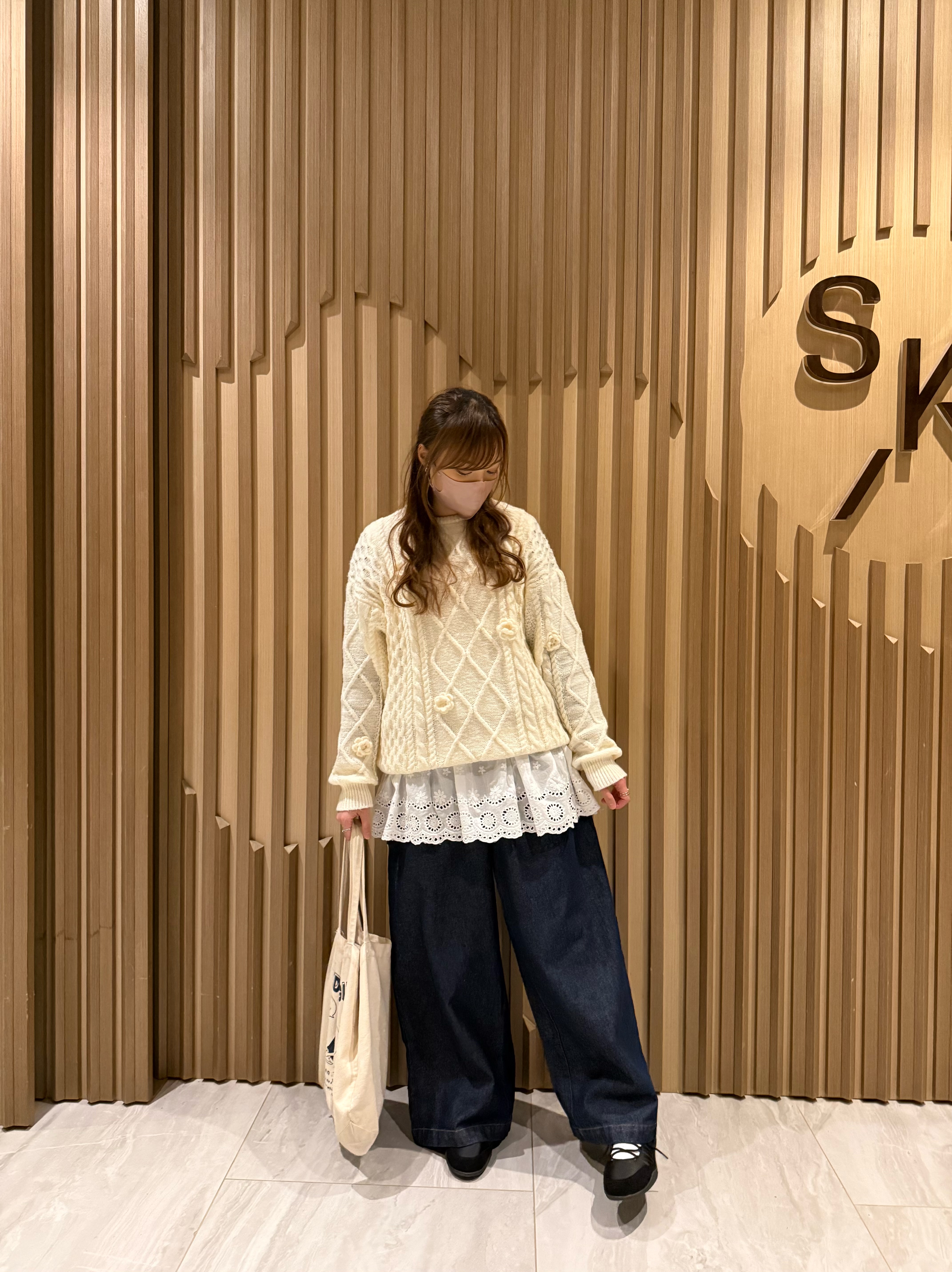 立體刺繡花冷衫（白色）