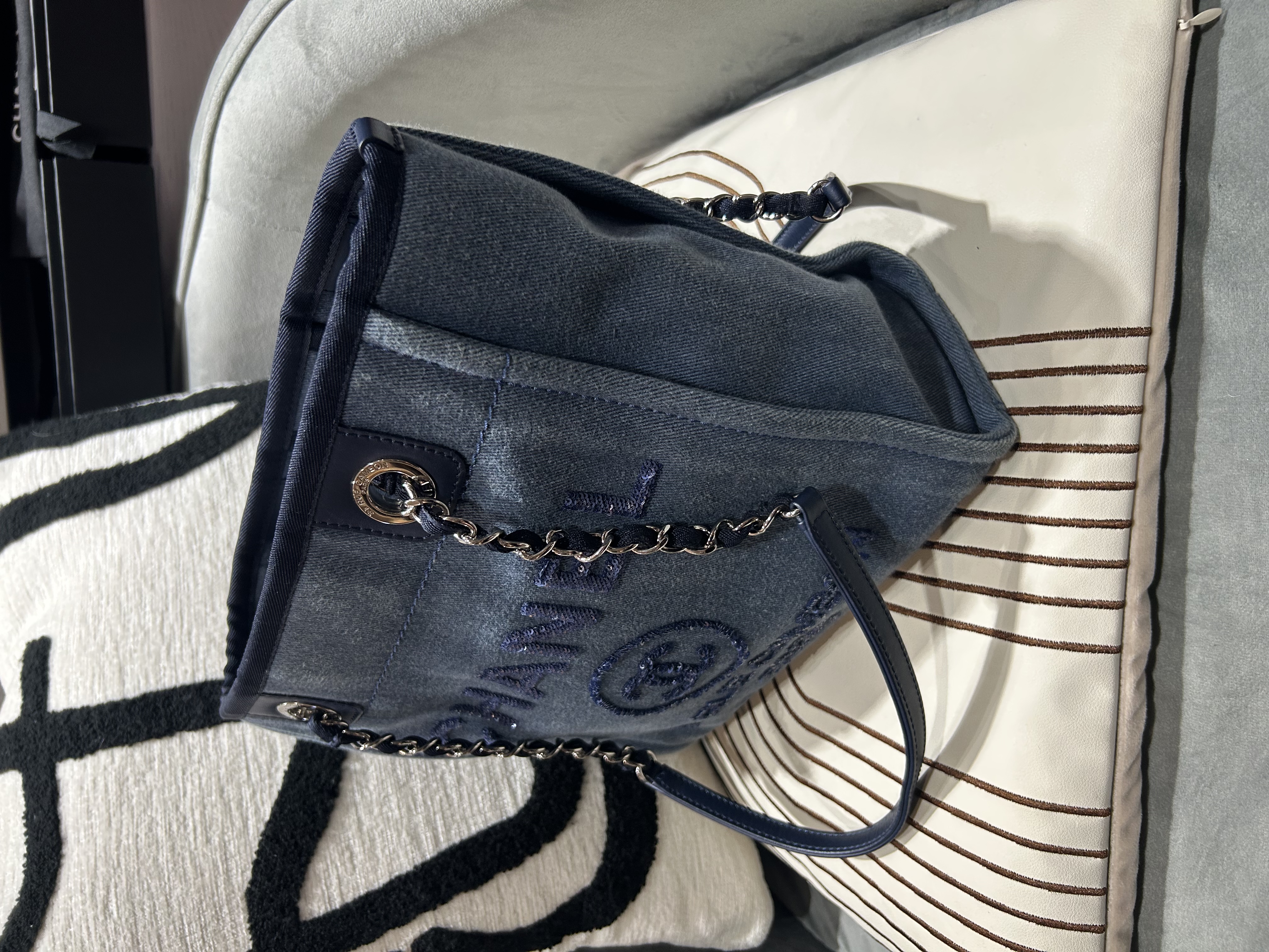 Chanel Denim Deauville Tote Bag Small 100%Authentic, 95%New ✅23Card✅Dust bag