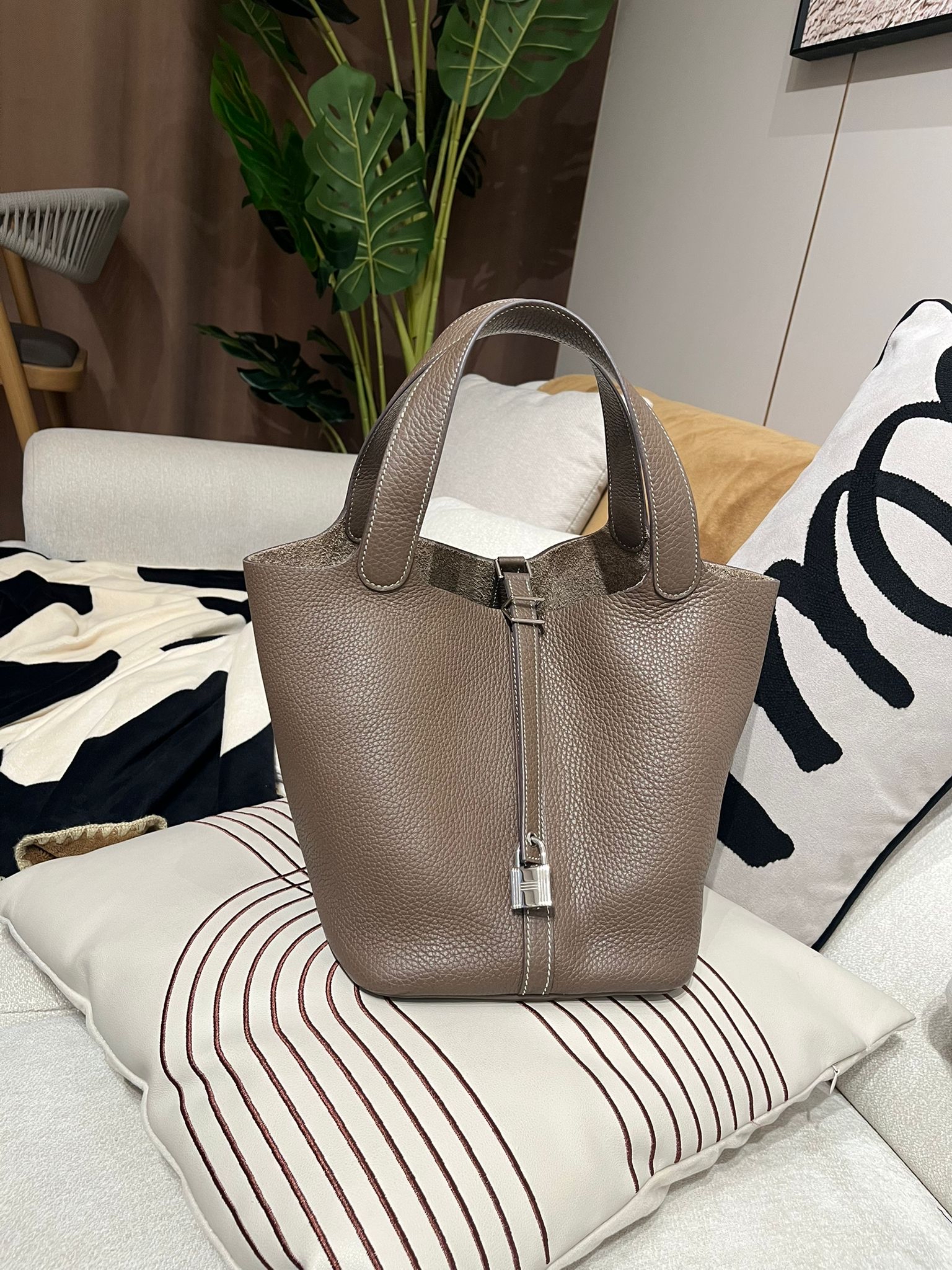 Hermes PICOTIN 22 STAMP Y 大象灰銀扣 100%Authentic, 98%New ✅收據✅key lock✅ 塵袋