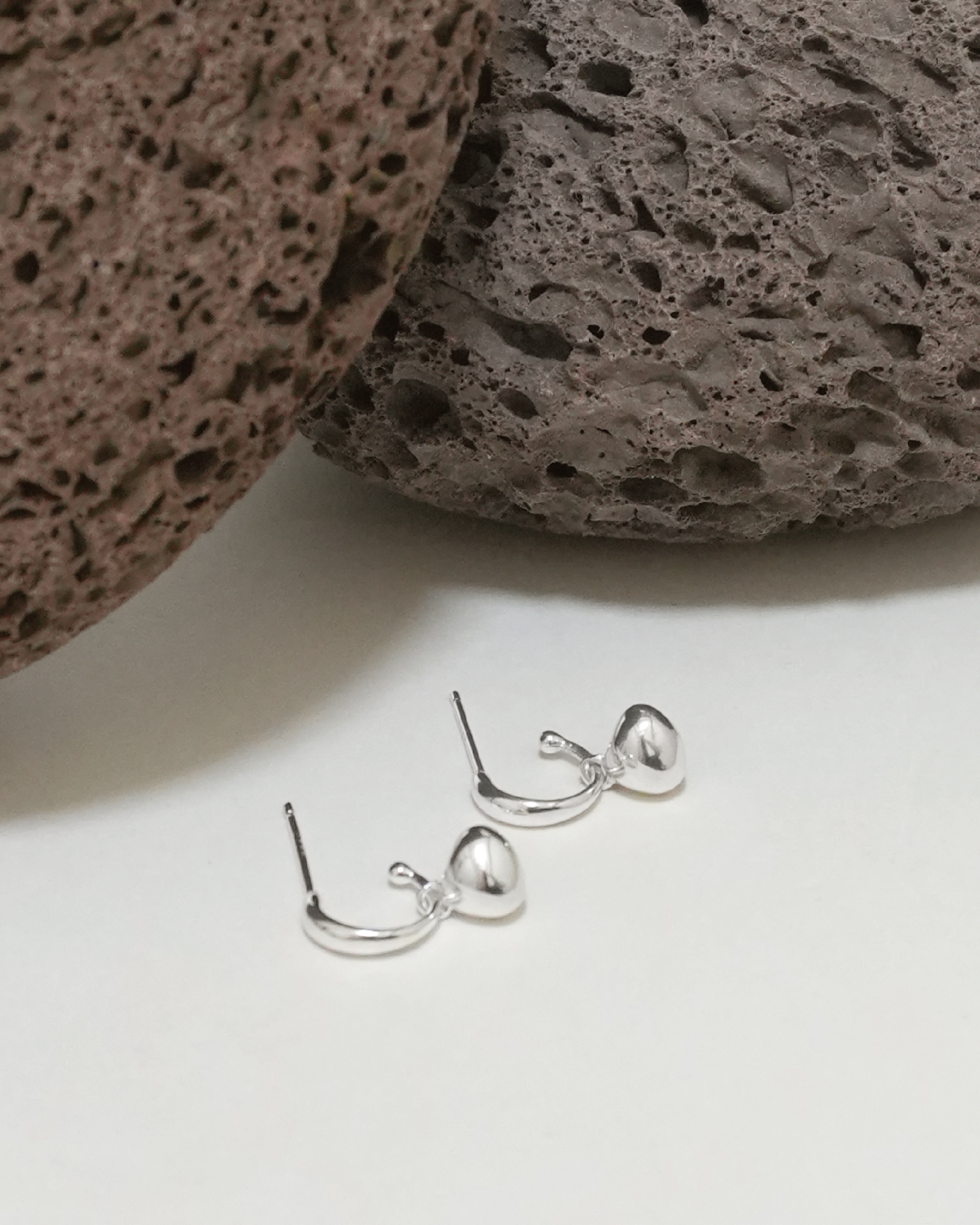 Airy Arc Bean Earrings
