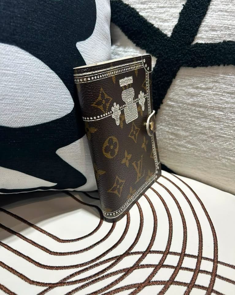 LV Notebook Limited Edition 100%Authentic, 99%new ✅Dust bag