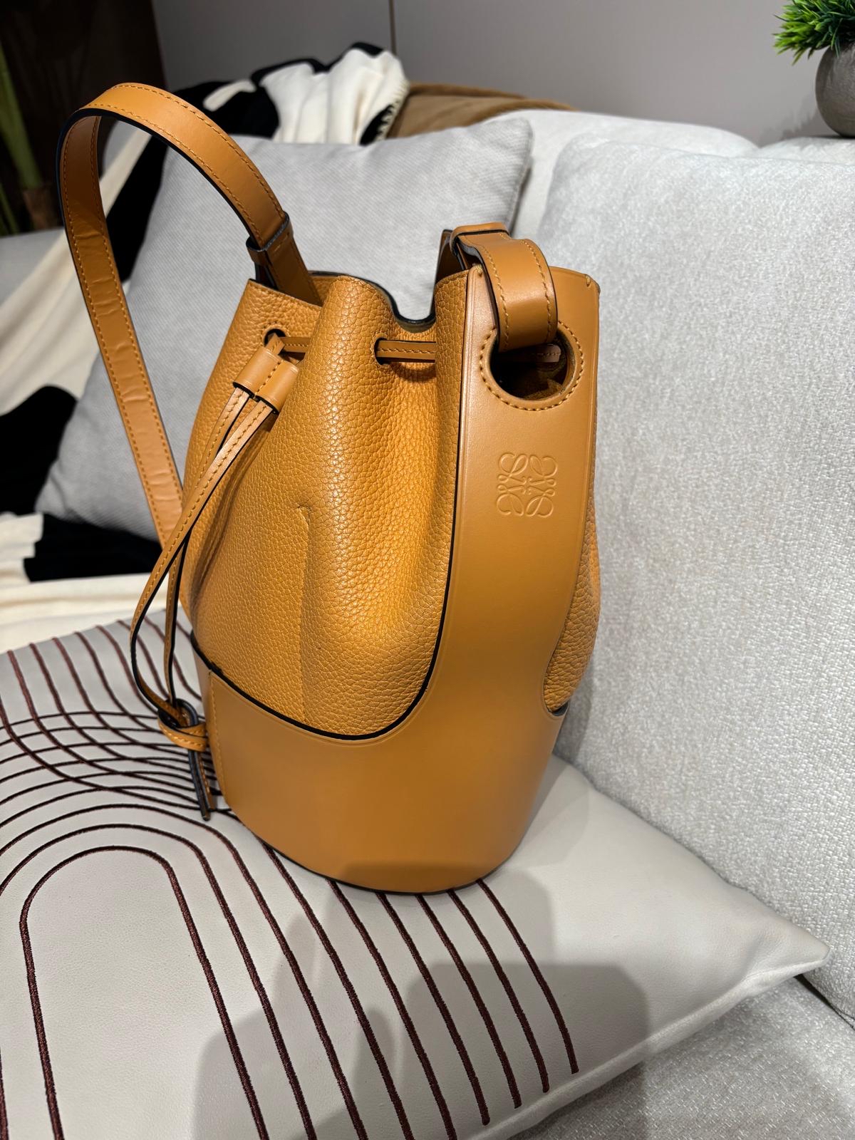 Loewe balloon bag Calfskin 100%Authentic ,95%new✅dust bag 