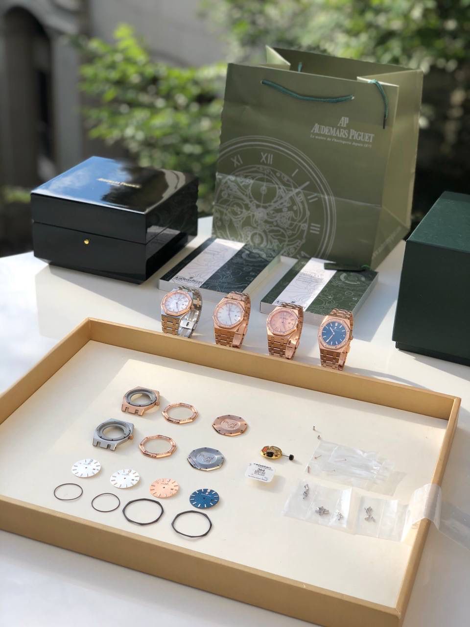 防眩光处理蓝宝石水晶 表壳套和表带均为316L精钢镀18k玫瑰金 瑞士进口石英机芯 组件这些看得明明白白 表壳套 底盖 表盘 防水胶圈等等 拆解看得细节，明明白白‼️💯😎