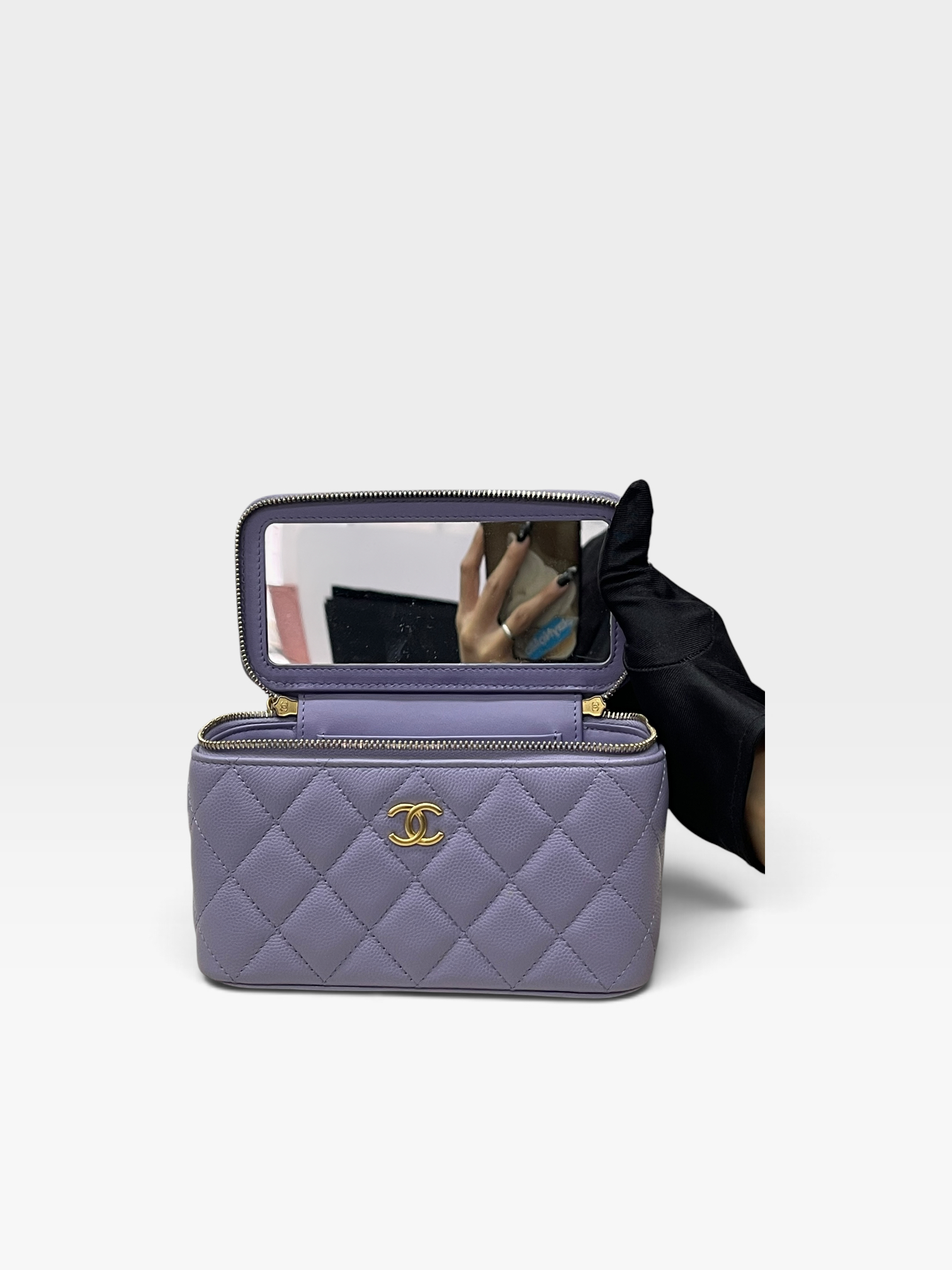 Pre-Owned CHANEL Clutch With Chain / Product Code: 091005