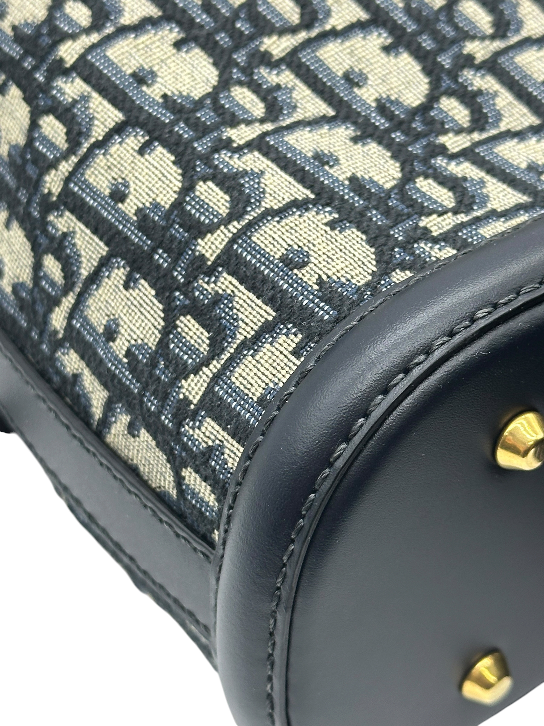 Pre-Owned DIOR Bucket Bag / Product Code: 26052410