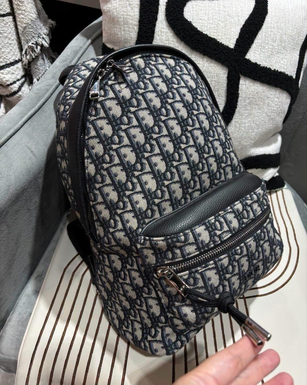 Christian Dior Oblique backpack 100%Authentic, 98%New  ✅證書✅Dust bag 