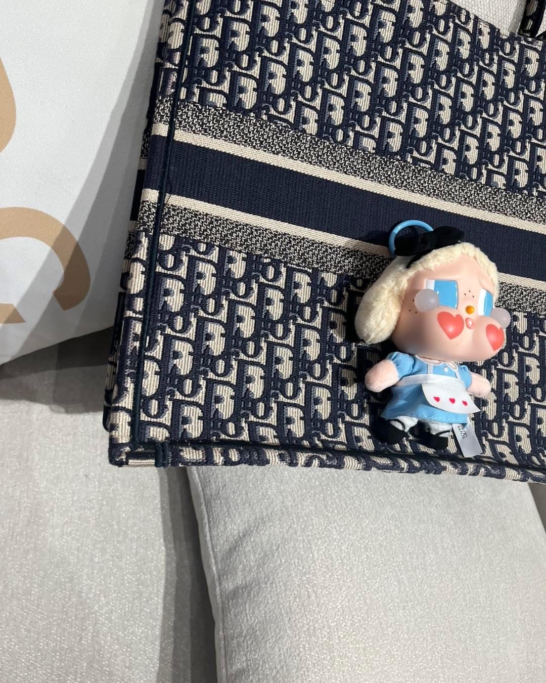 Dior book tote large  100%Authentic,98%new✅dust bag