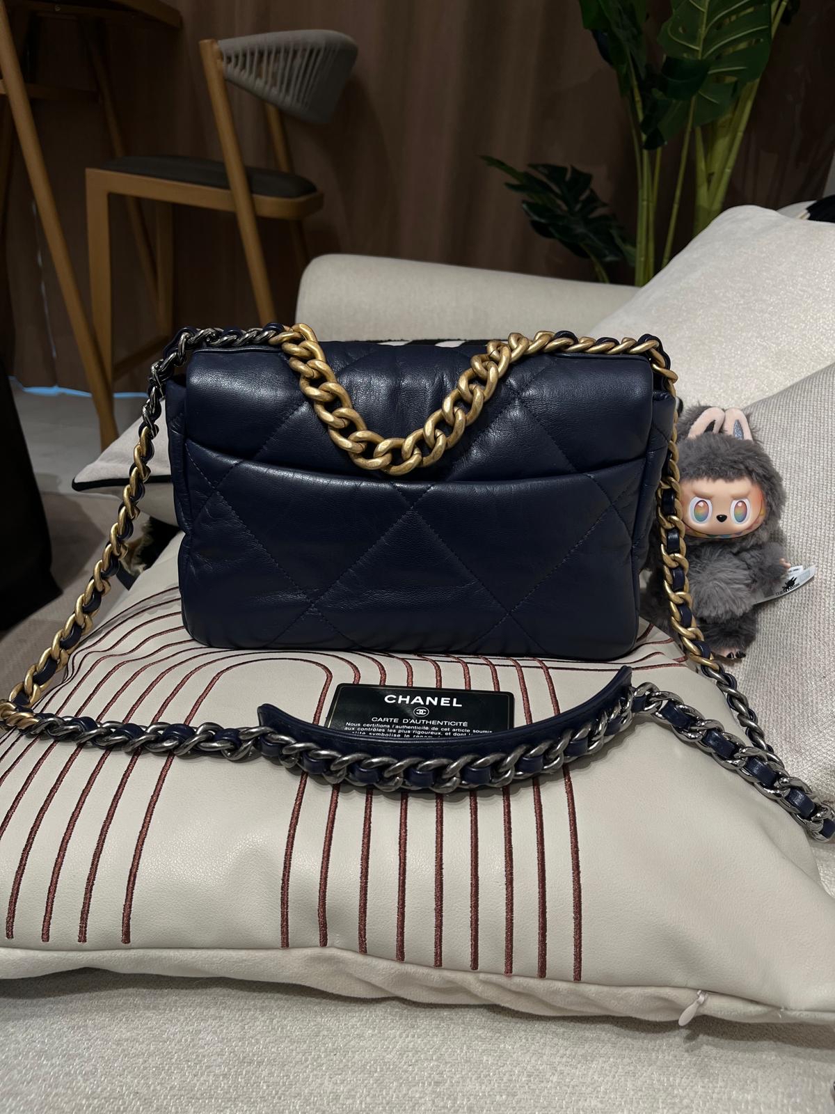 Chanel 19 small navy 26cm AS1160 100%Authentic,98%new ✅30card✅dust bag✅box