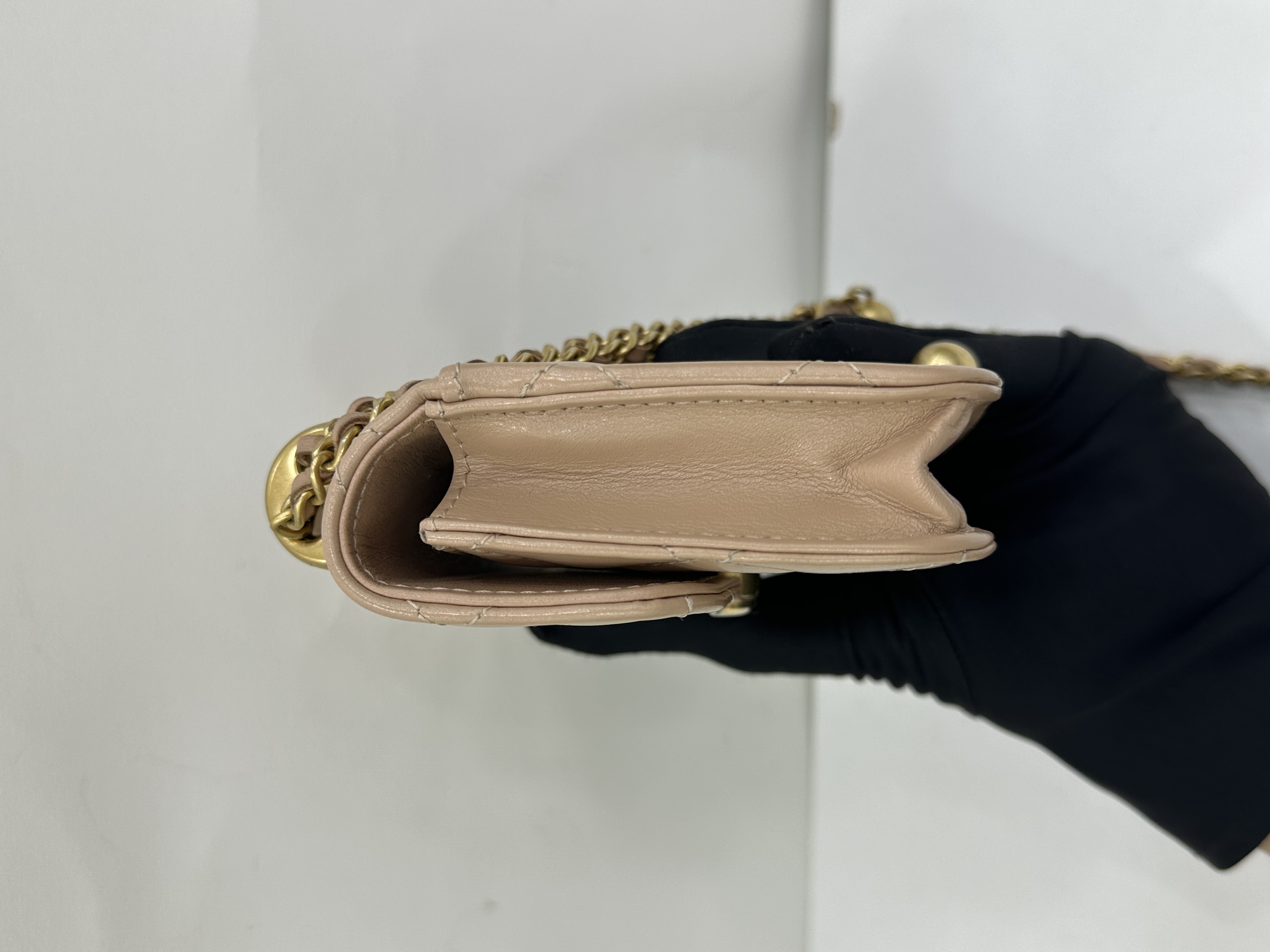 直播貨品 |  [1個-$100 2個-$300］GG77