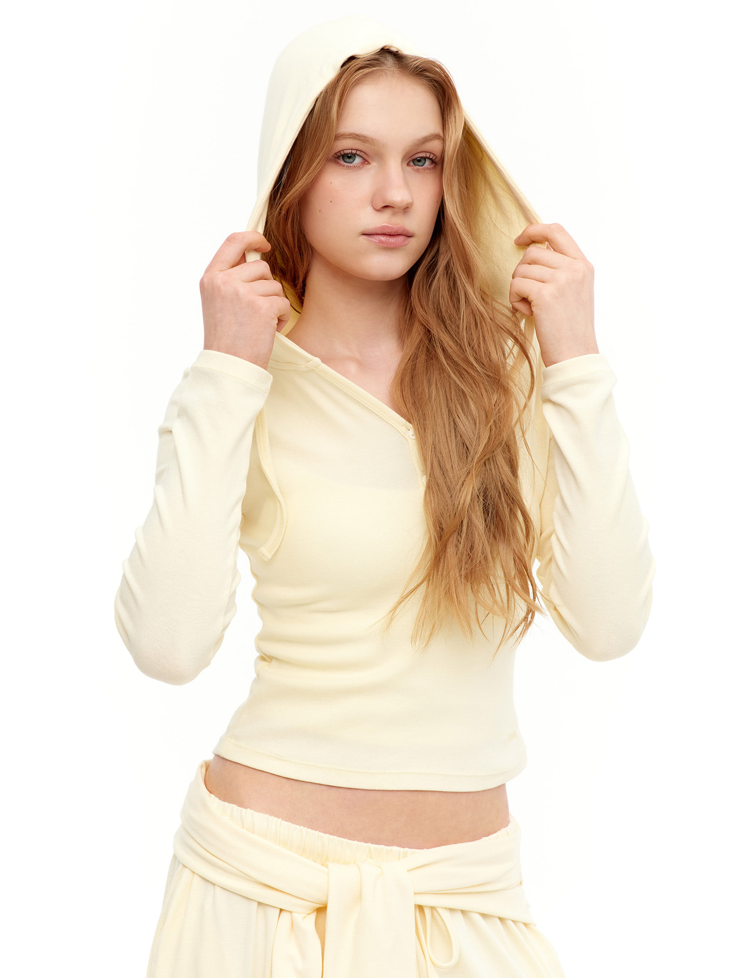 預購_V-neck Slim Fit Hooded T-shirt (有帽) by Conch