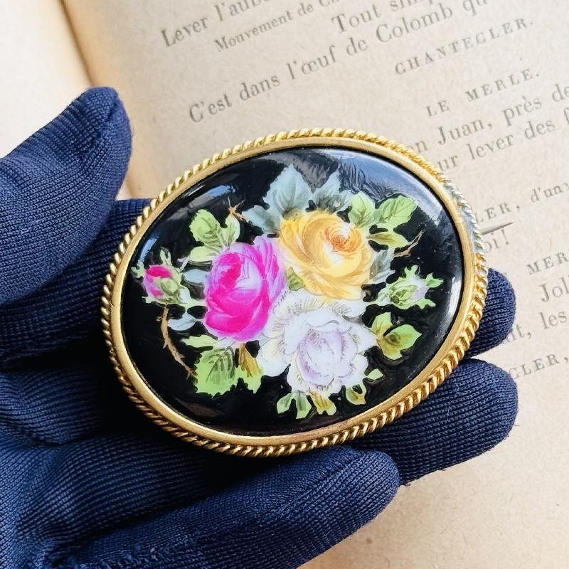 Antique 19th Century German/Czechoslovakian Hand-painted Floral Porcelain Brooch (MW232)