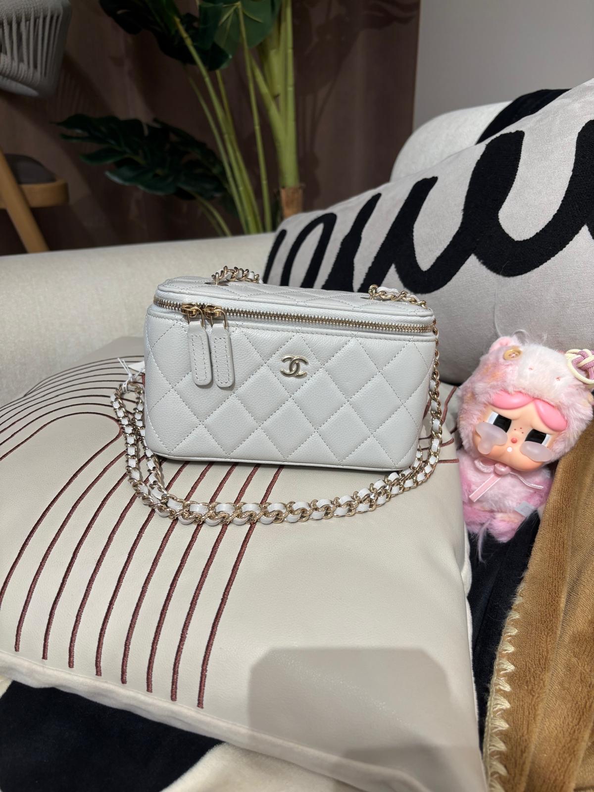 Chanel vanity with chain  灰色亮面粒粒牛皮長盒子 AP1341 100%Authentic, 98%new ✅晶片✅Dust bag✅Box