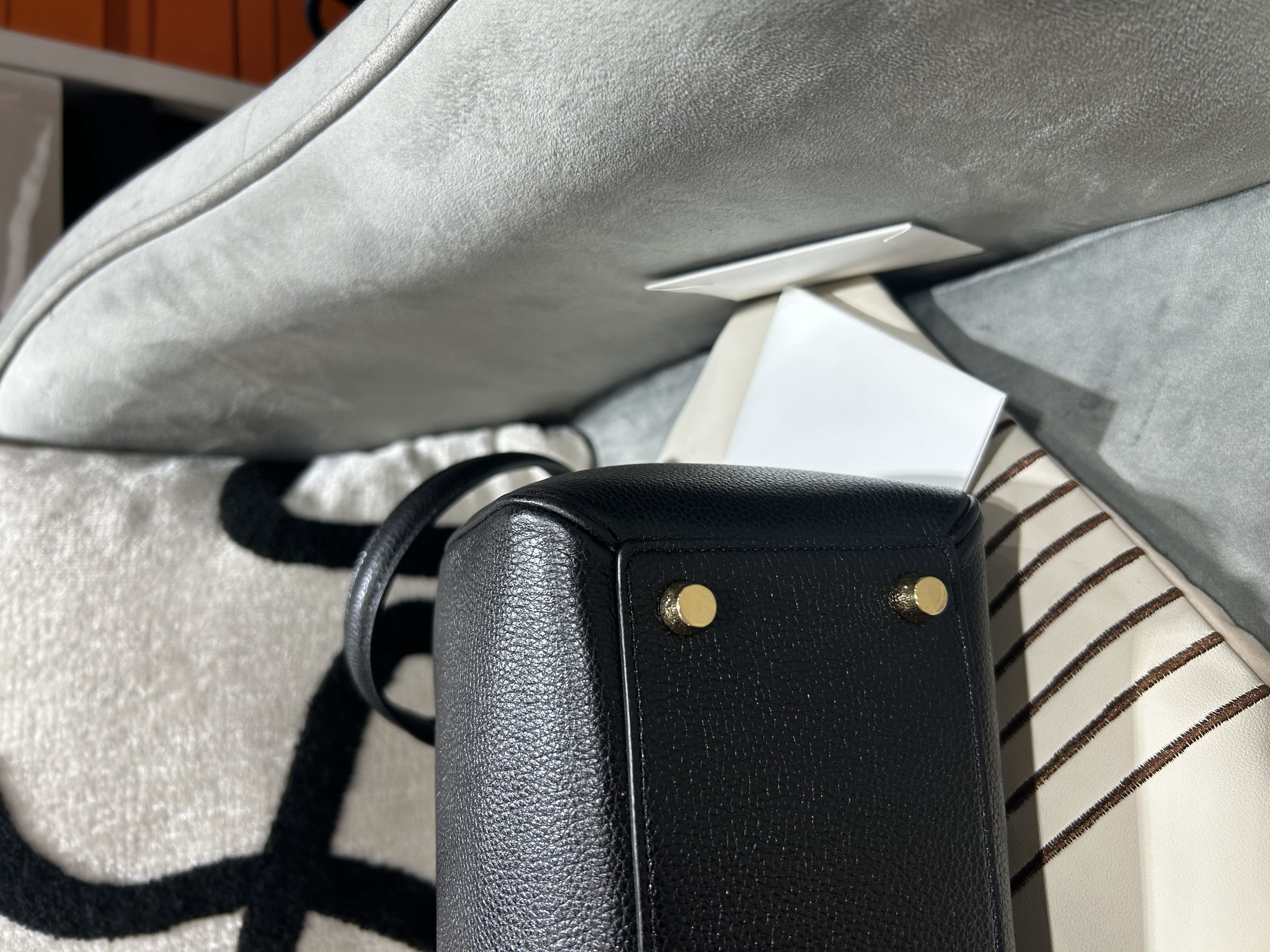 CELINE 16 Medium 2 way bag Black Calfskin黑色小牛皮16 中號兩用袋100%Authentic, 98%new ✅專門店收據✅防塵袋✅肩帶 