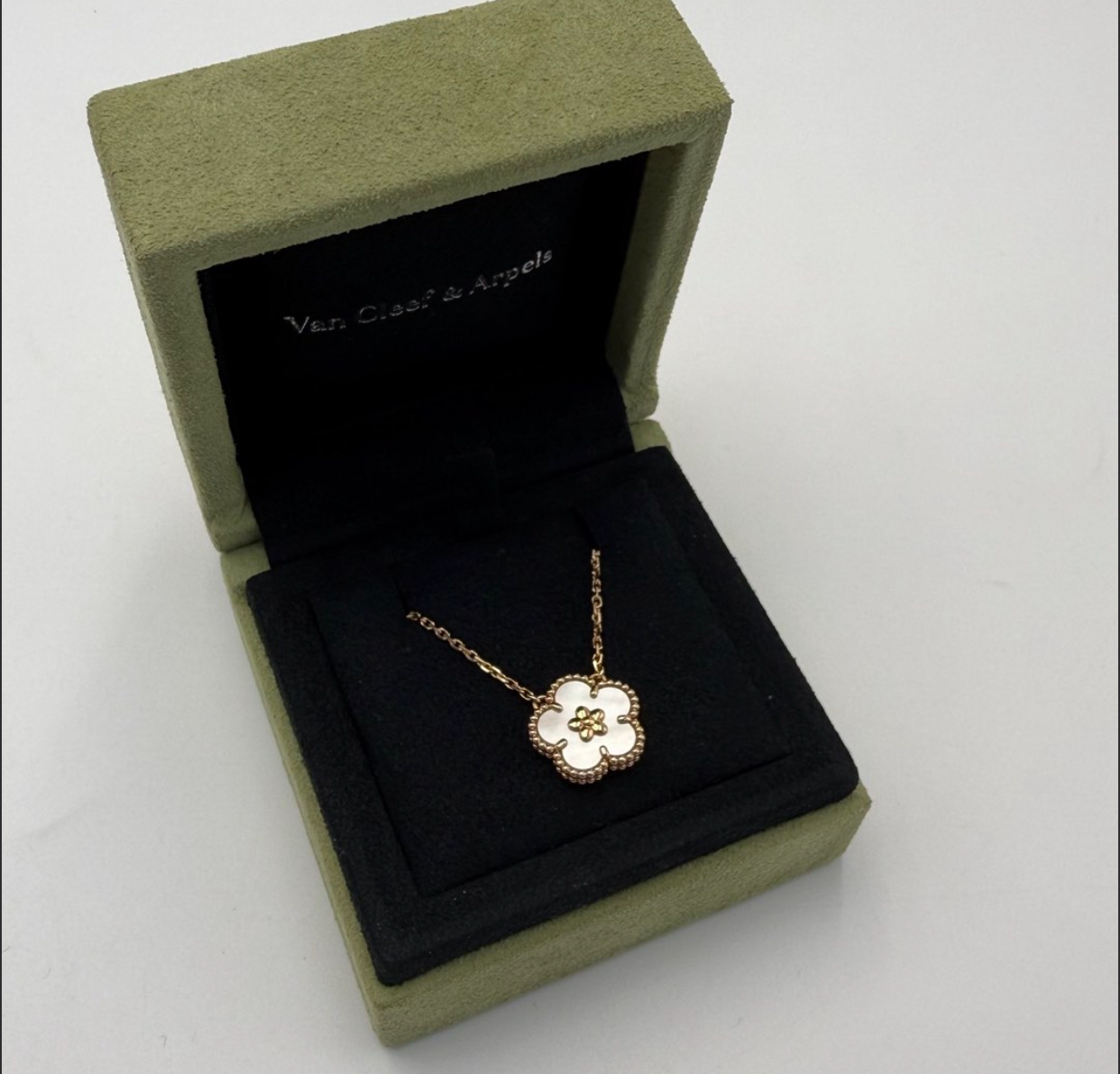 VCA梵克雅寶 項鍊 Lucky Spring系列 18k玫瑰金 珍珠白貝母白梅花項鍊 經典熱門首飾 25年4月卡全套