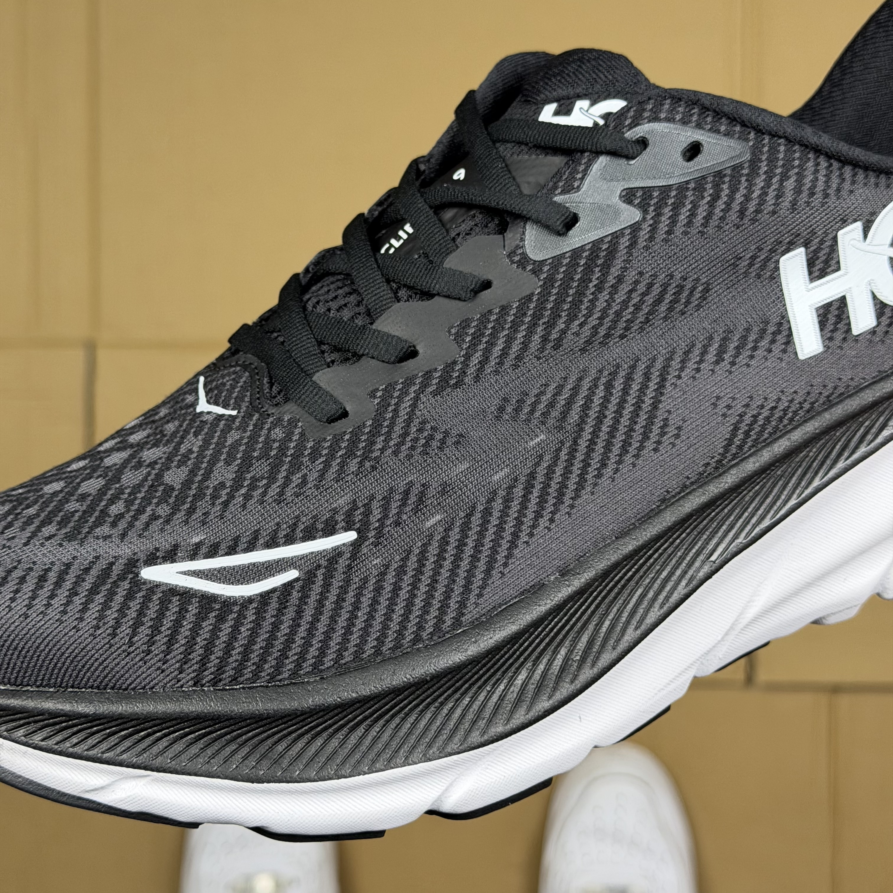 Hoka Clifton 9