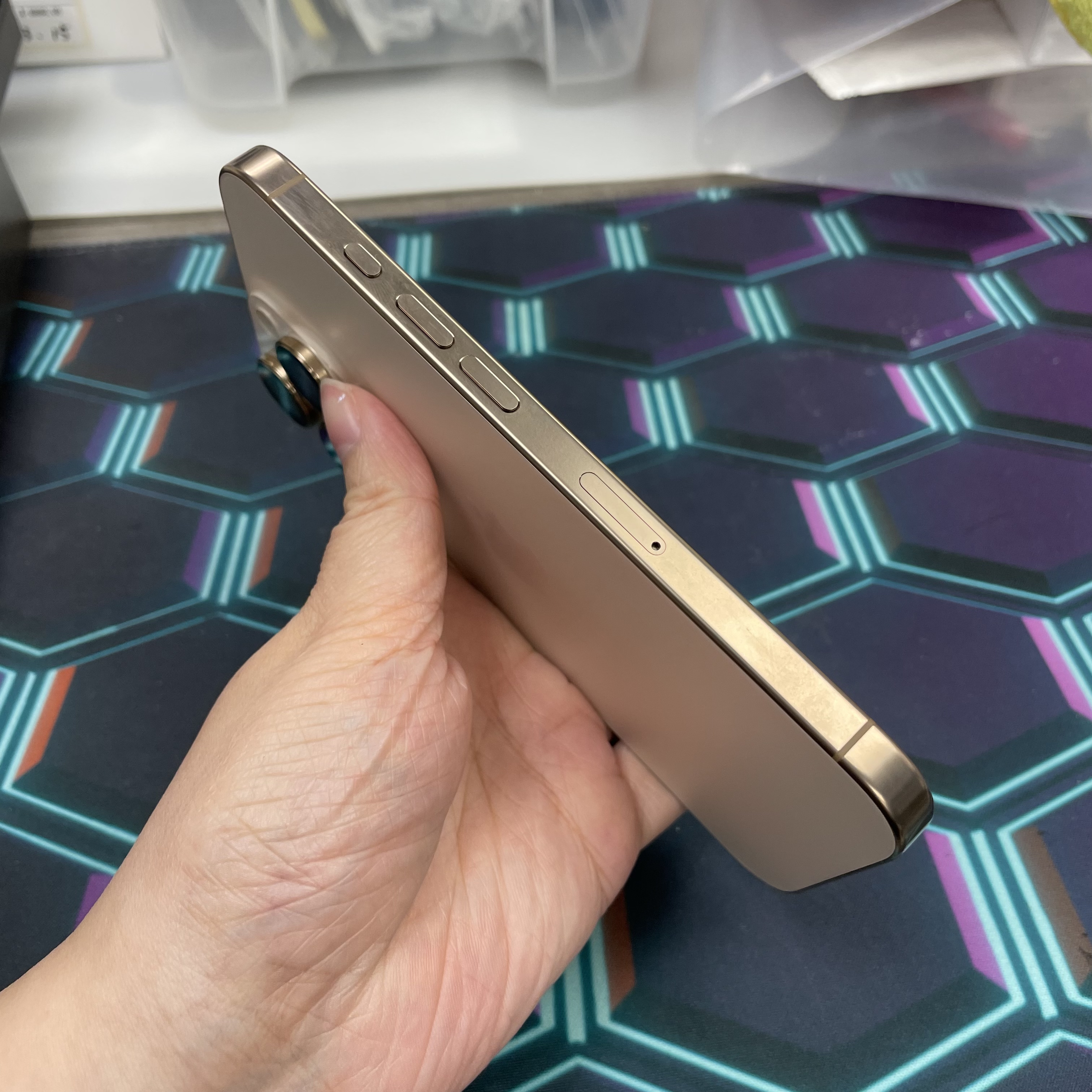 *7917 16 pro 完美機 256GB 電90 沙色 gold
