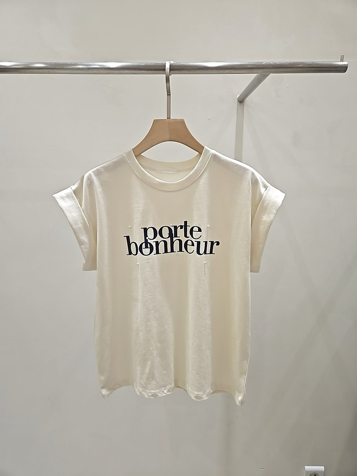 C15 真珠褶袖英文字Tee