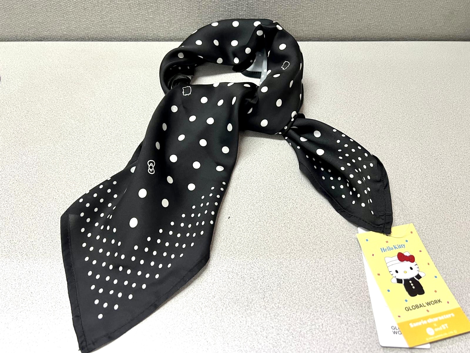 🎌日本直送🎌 Hello Kitty 限定絲巾