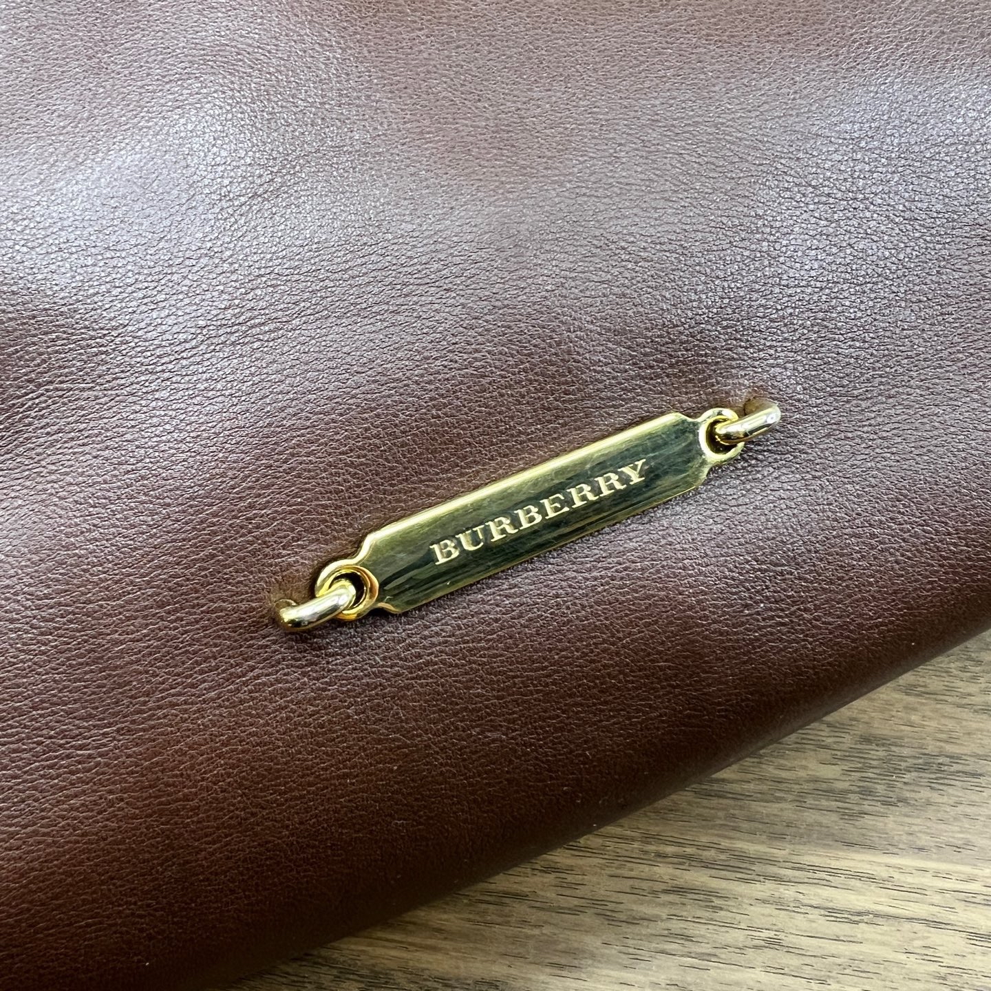 【預訂貨品】Burberry 小牛皮水桶包