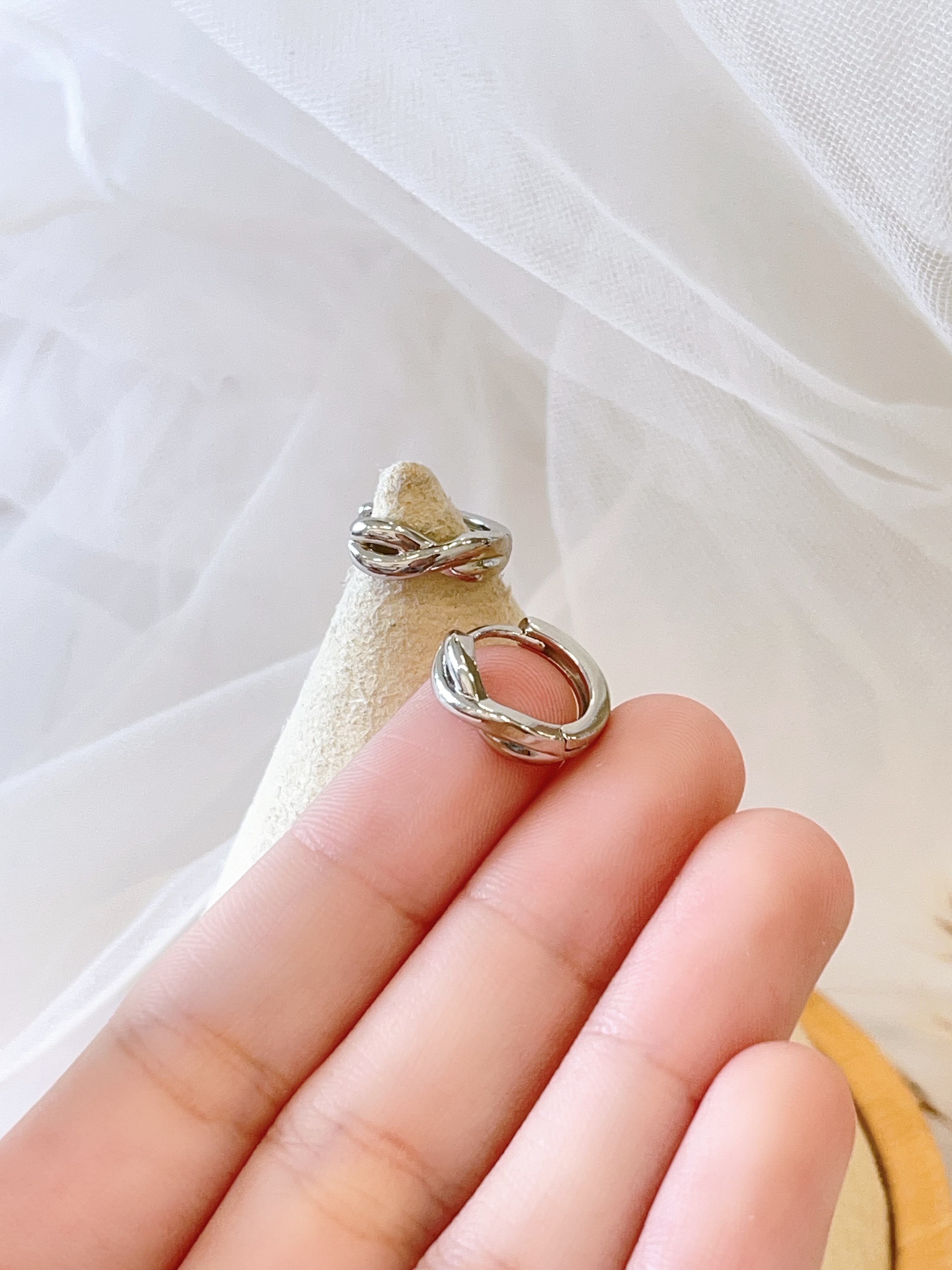 交叉线条设计耳环