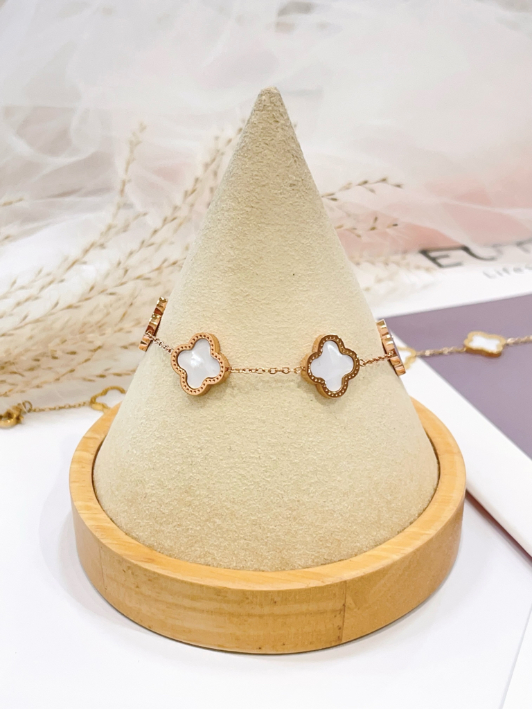 贝壳四叶草边边不同色百搭钛钢手链🍀