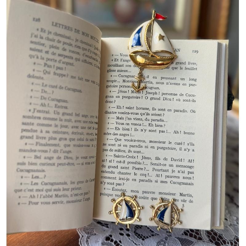 1980s Avon Enamel Sailboat Jewelry Set - Wheel Clip Earrings and Anchor-Dangling Brooch (MT2154)