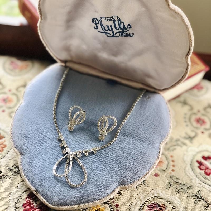 C.a. 1950s Phyllis Original Double Leaf Crystal Necklace and Earrings Set in Original Velvet Box (MT1732)