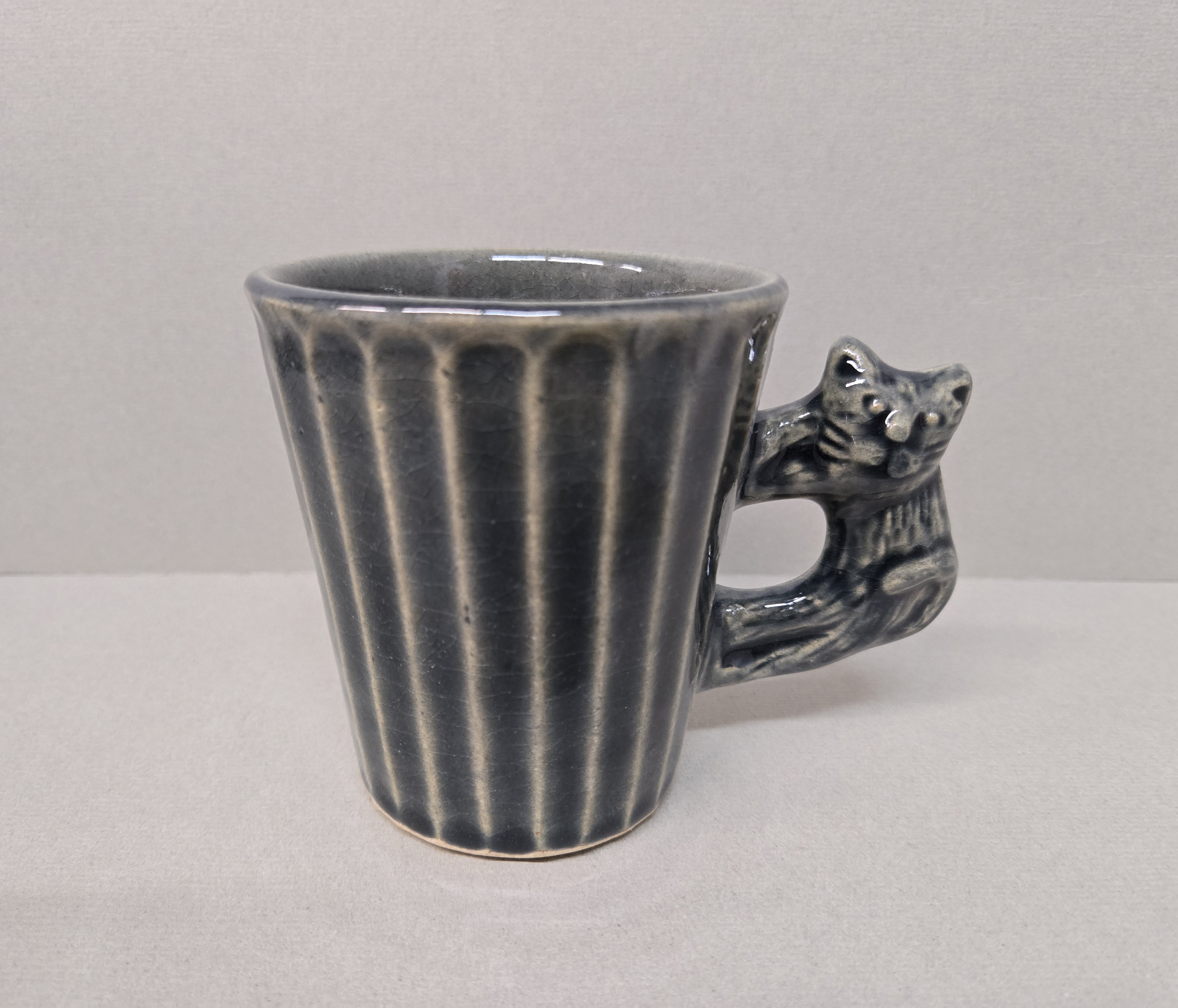 灰貓咪手制瓷器杯