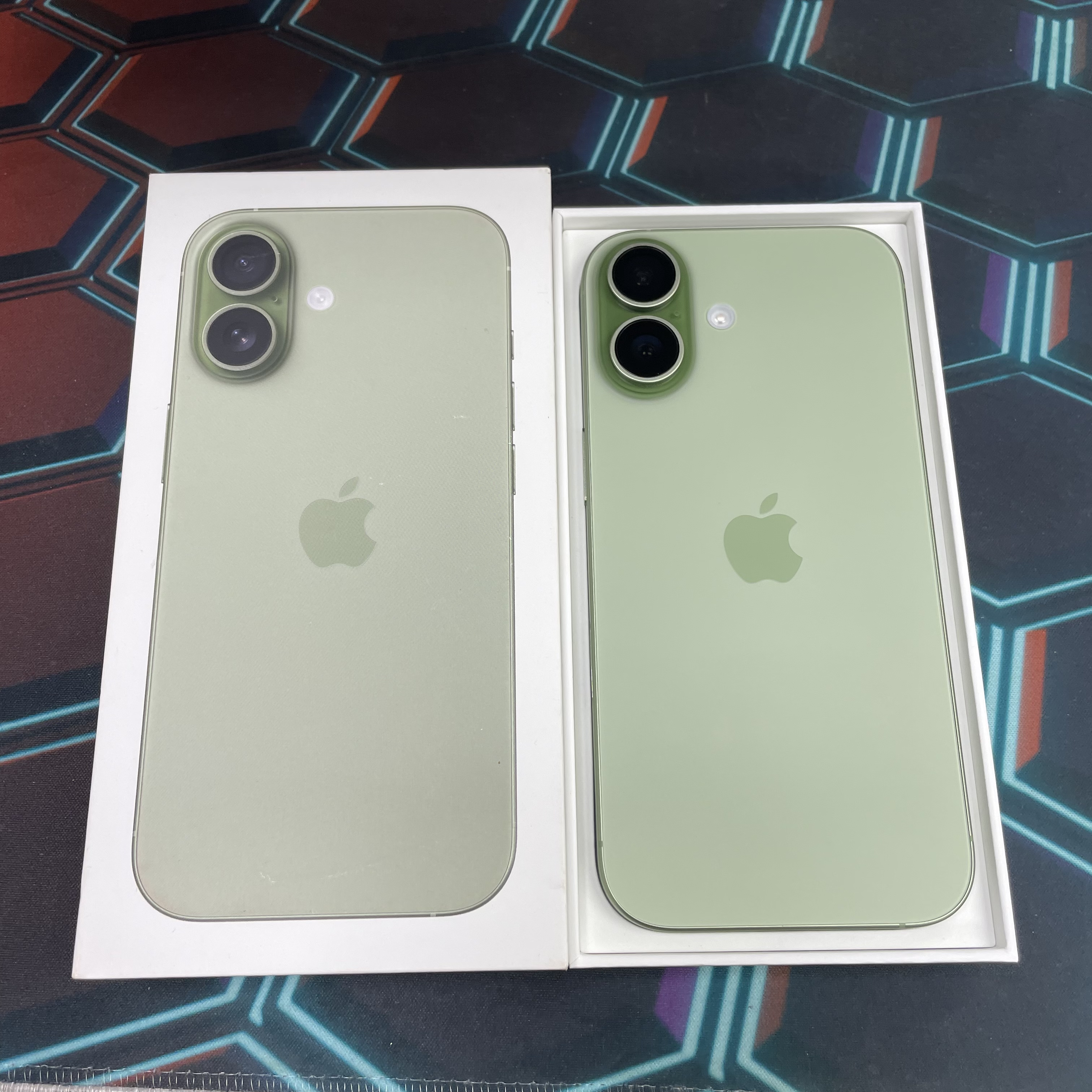 *8348 17 完美機 256GB 電88 綠色 green