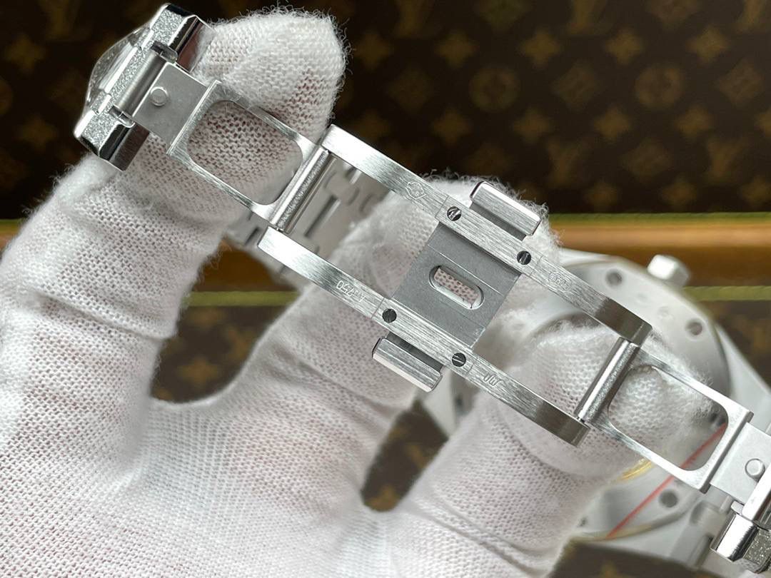 爱彼皇家橡树系列自动机械男士腕表 冰霜金款