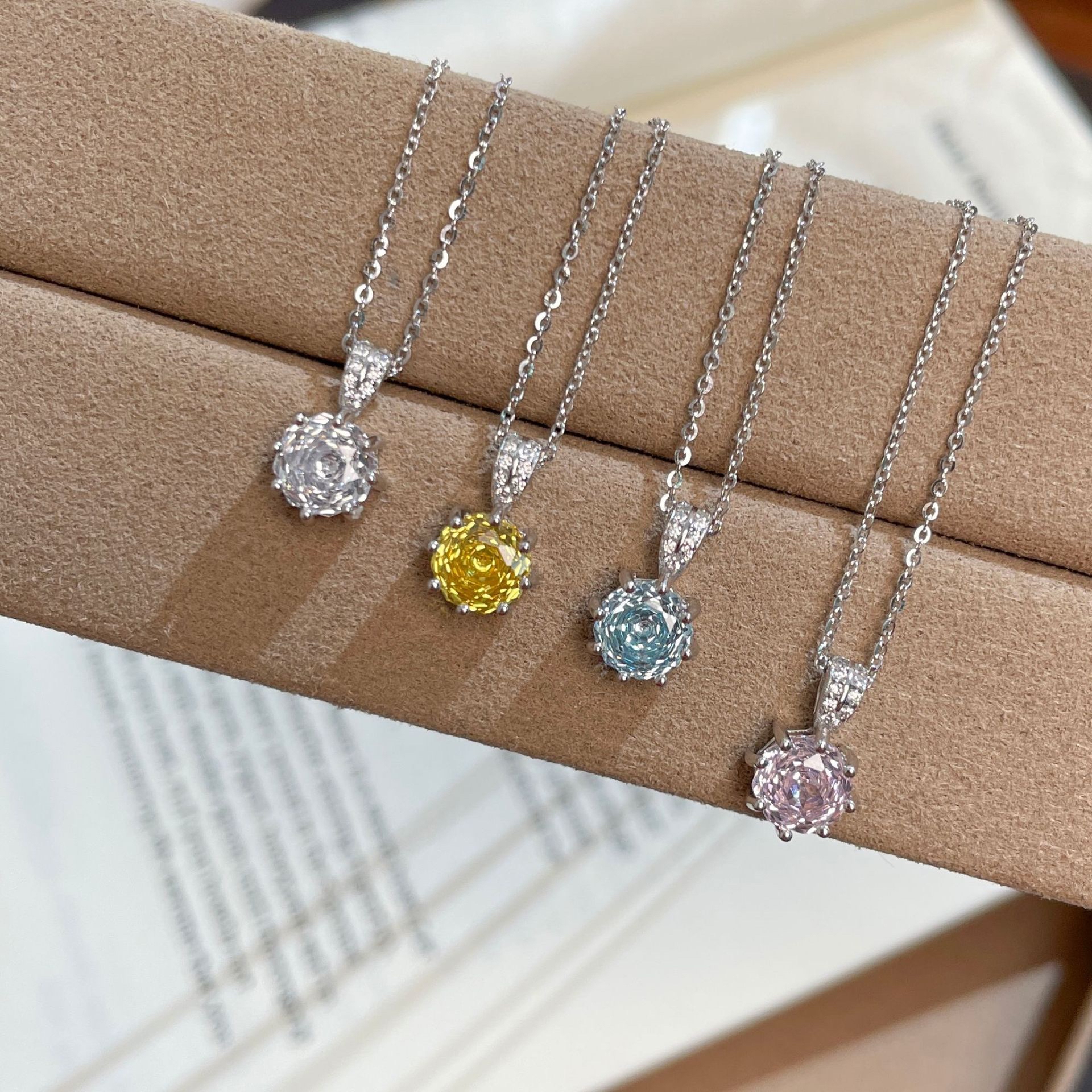 玫瑰切闪钻项链