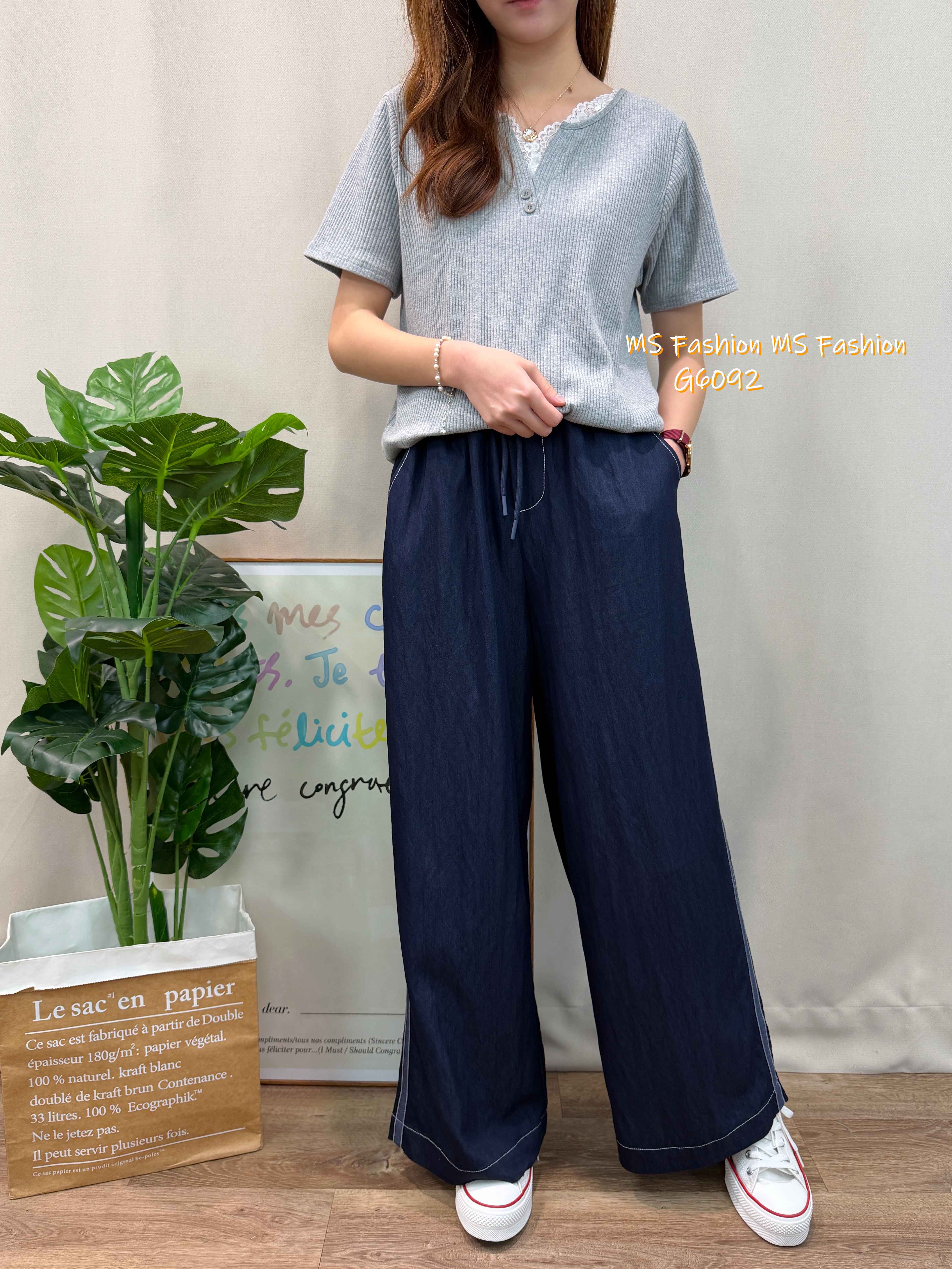 G6092 韓國🇰🇷直紋V領拼lace top