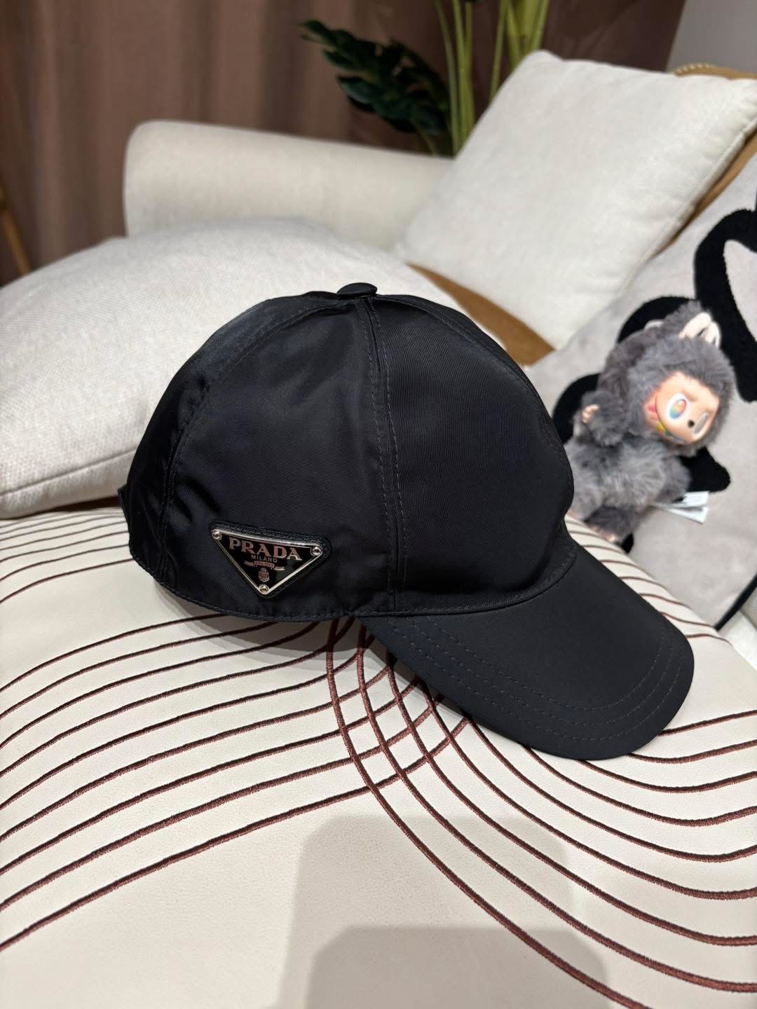 Prada re-nylon cap M size  100%Authentic ,99%new  ✅tap booklet