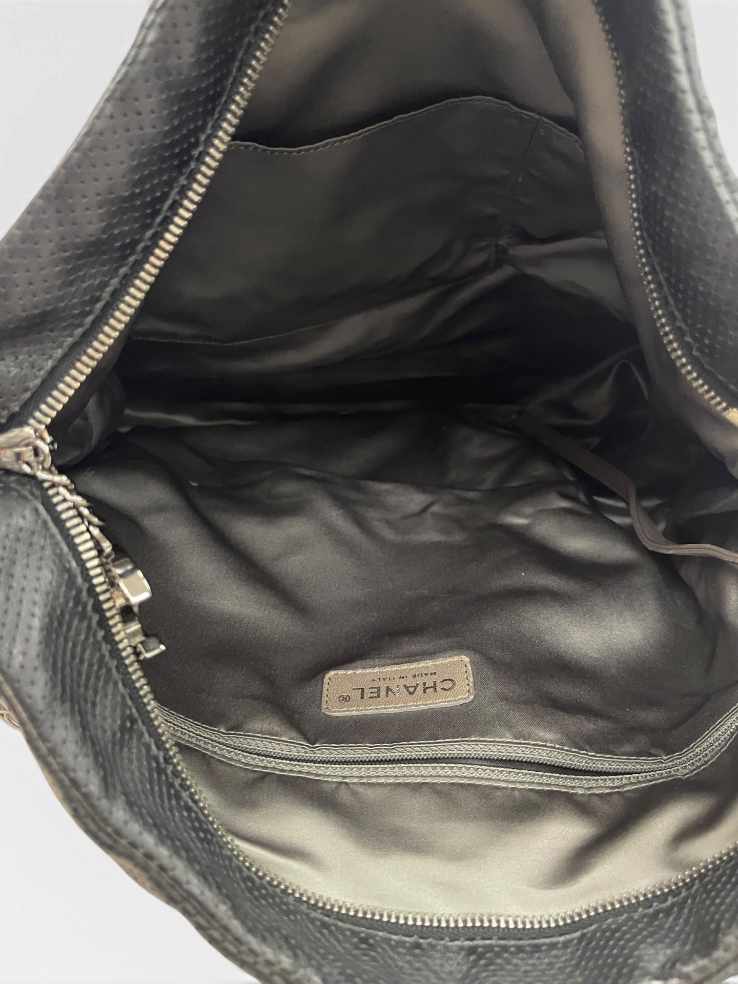 Pre-Owned CHANEL Perforated Ultimate Soft Hobo Bag/Product Code: 102204