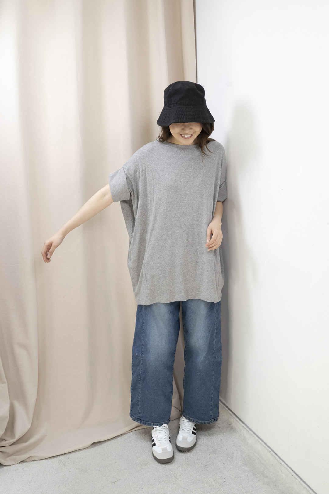 日系設計袖型寬鬆上衣(淺灰色）