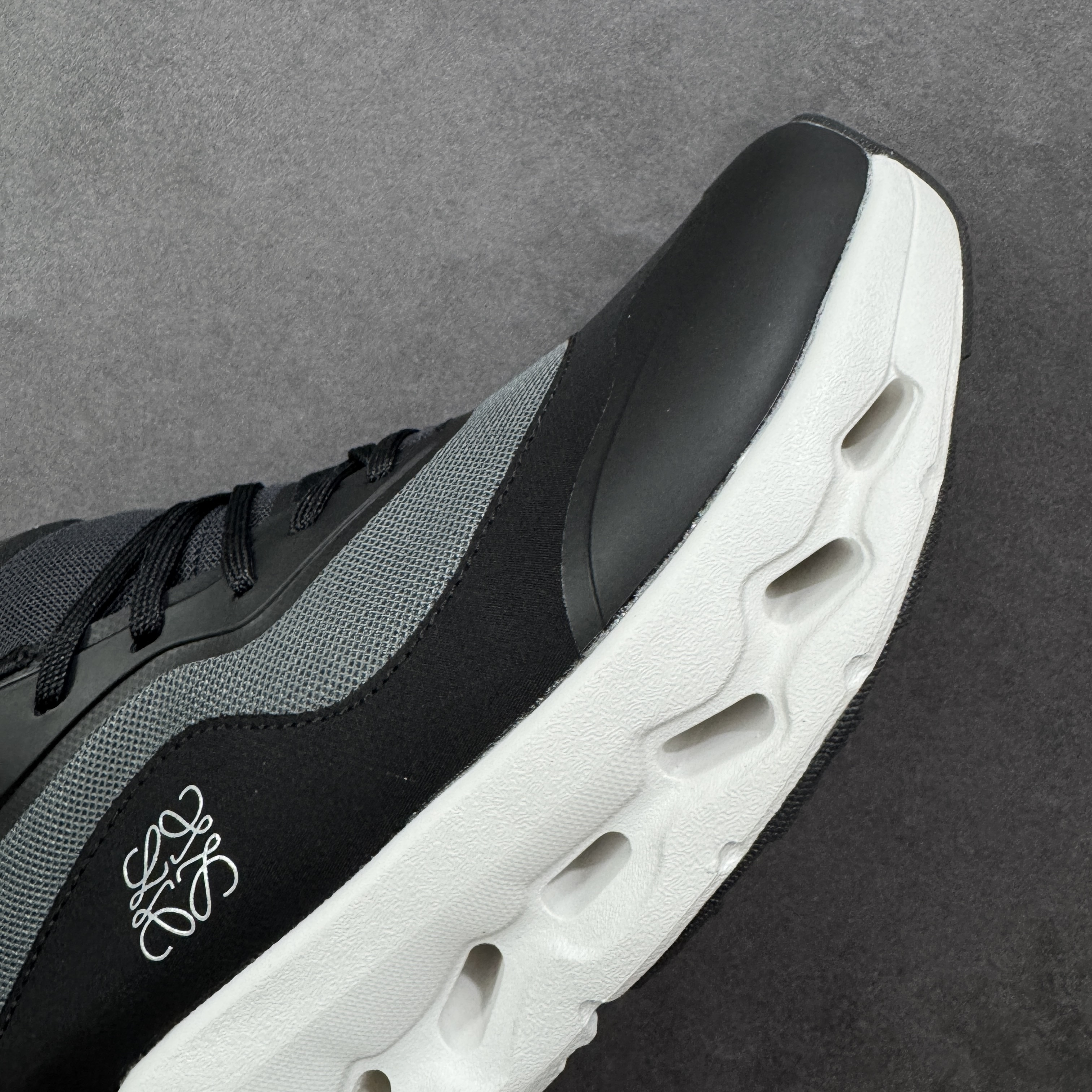 On Running Cloudtilt 2 LOEWE 