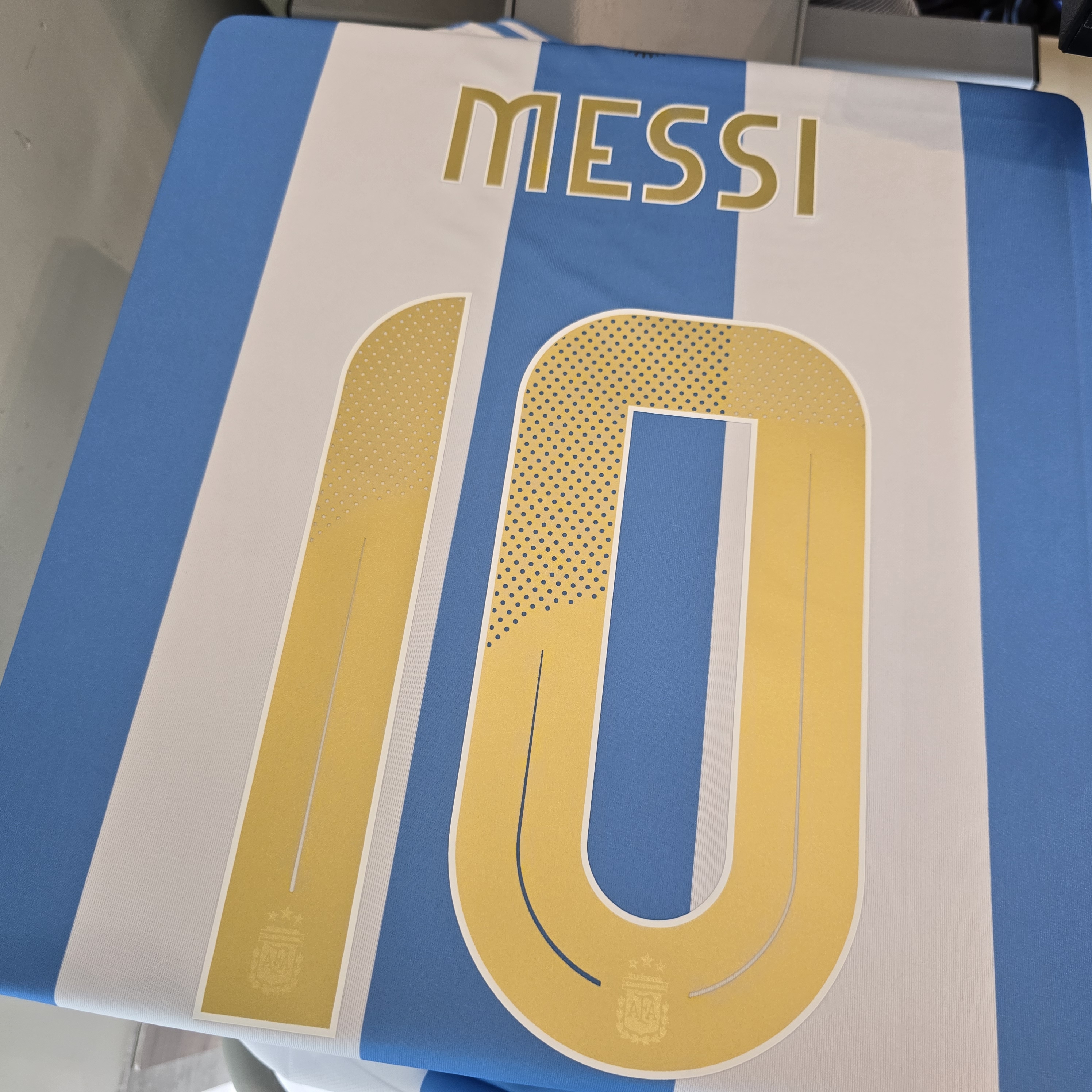 Adidas Argentina 阿根廷 2024-25 主場球迷版球衣 (附字章選項) IP8409