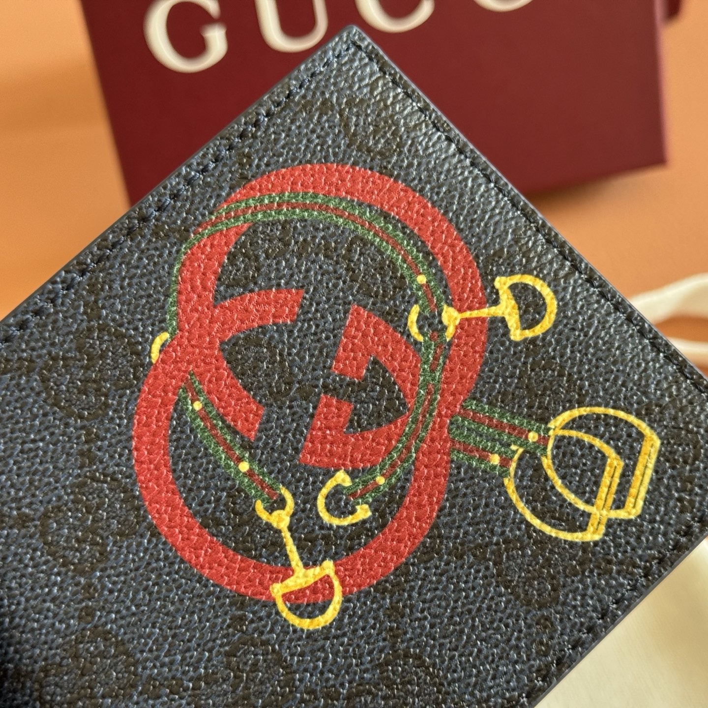 【原單】GUCCI 新年系列互扣式G馬鐙印花雙折銀包