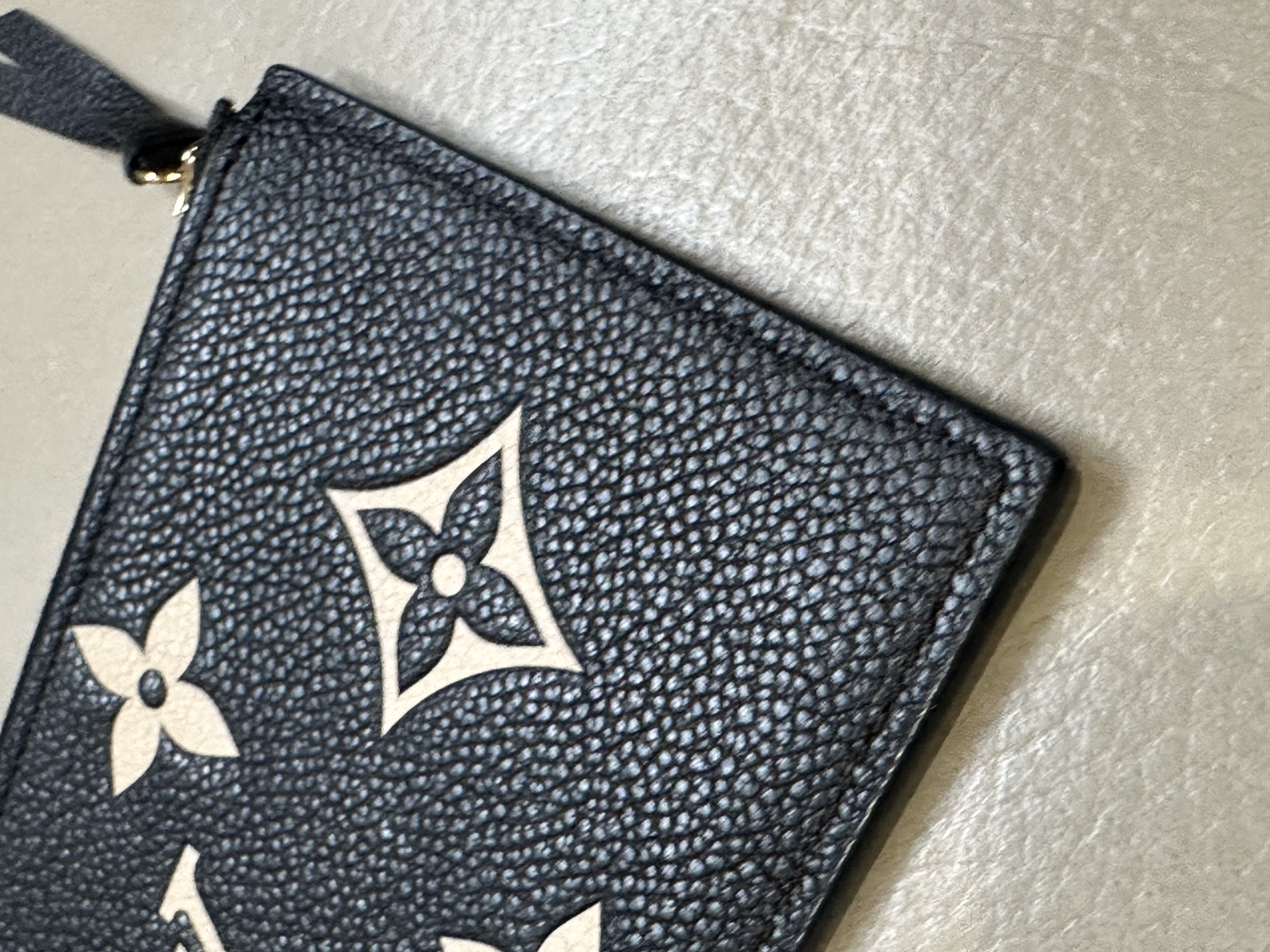 Pre-owned LV Félicie Pochette in bicolor Monogram Empreinte leather / Product Code: 26040508