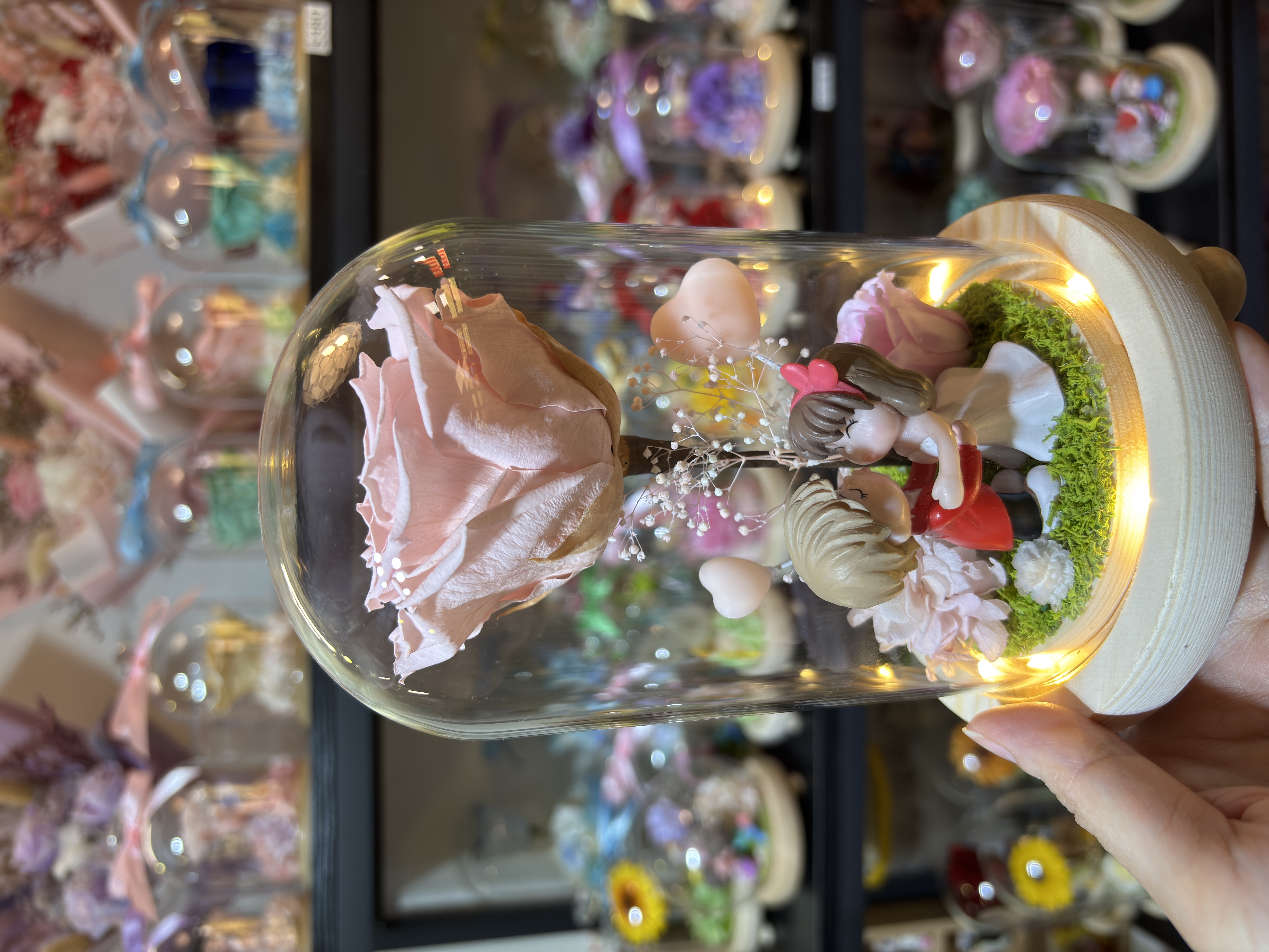 情人節永生花淺粉（有燈，可選不同款式公仔，底坐直徑12cm;總高18cm）