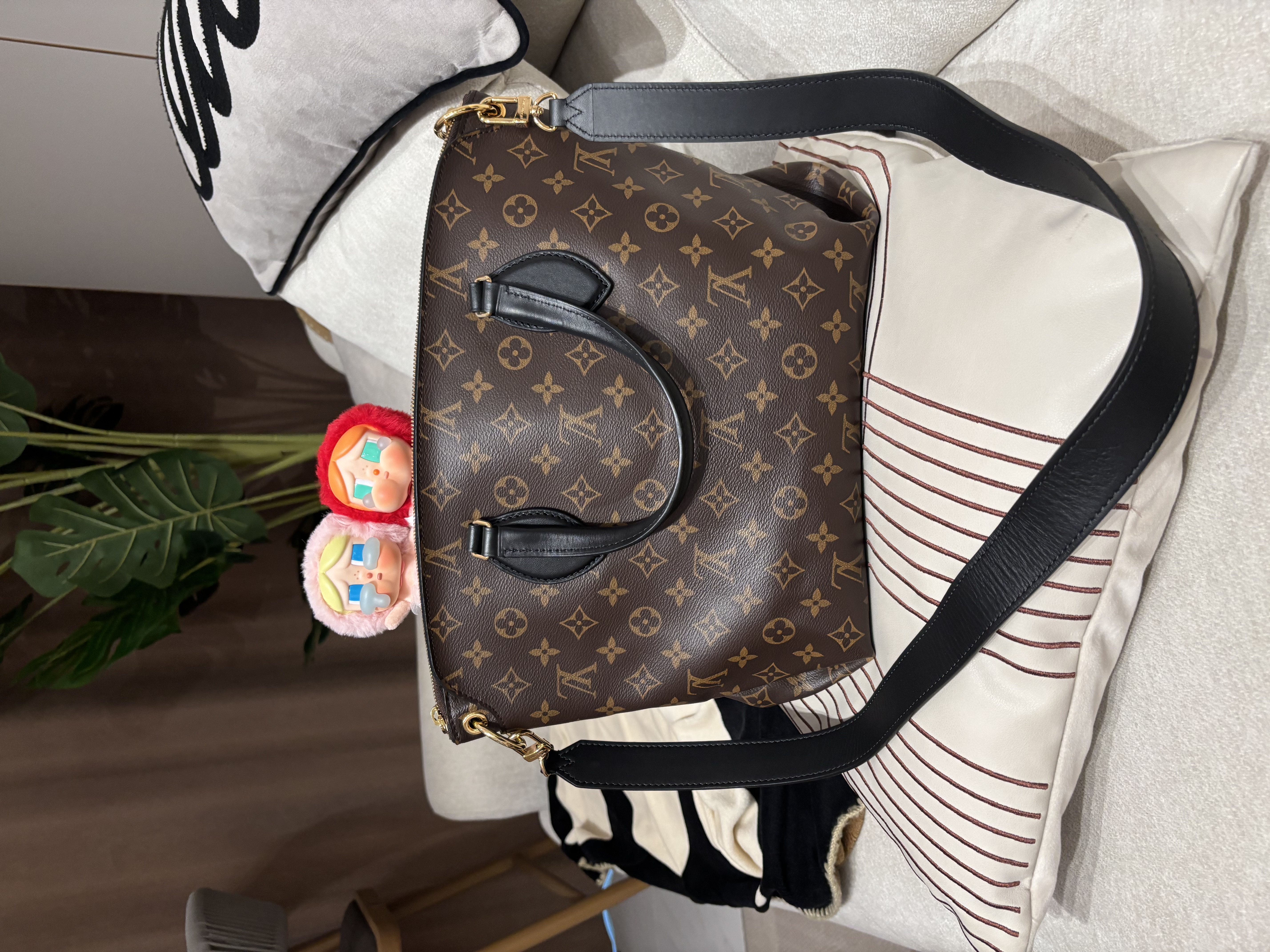 Lv flowers zipped tote bag pm 100%Authentic, 98%new ✅Key Lock ✅Dust bag