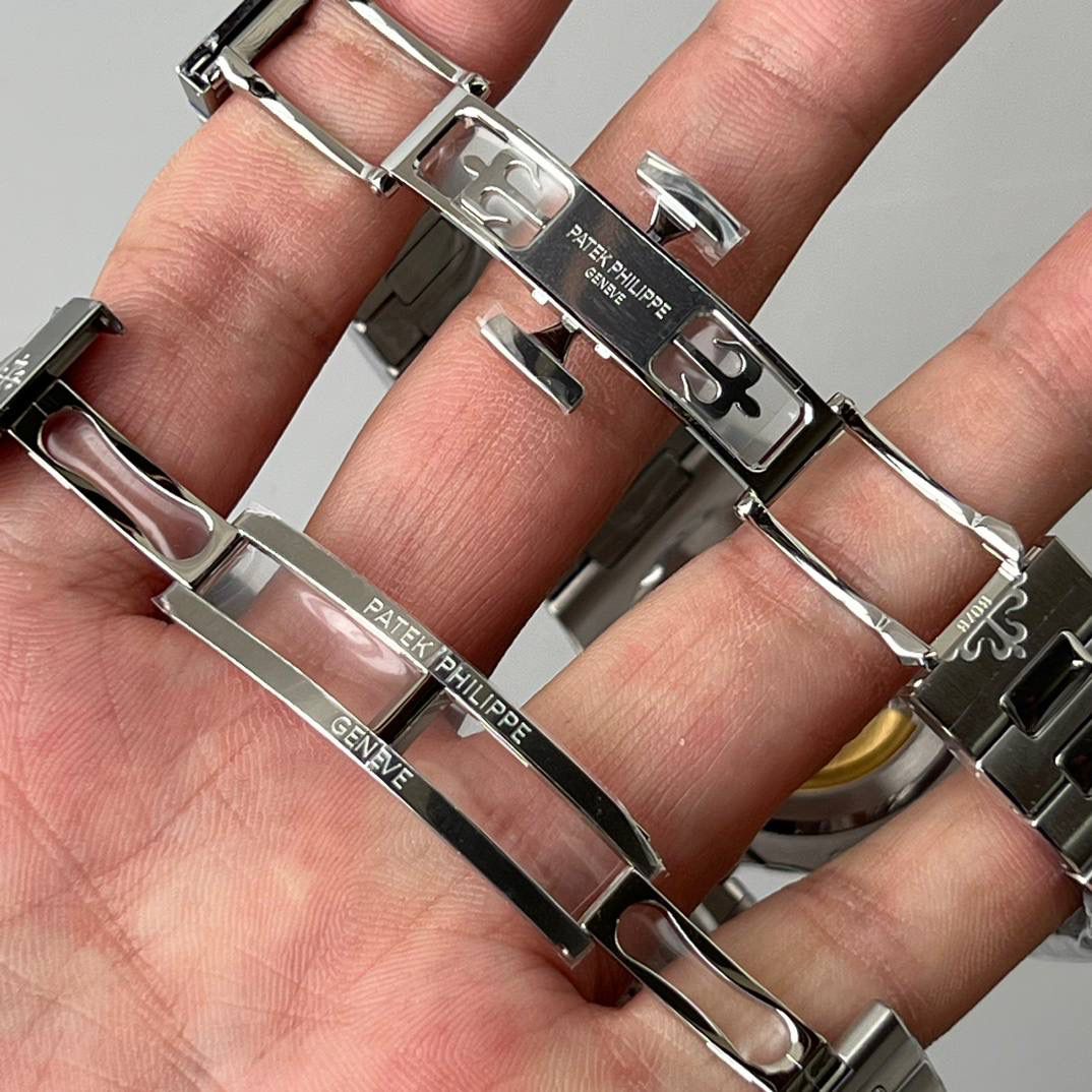 全网首发，再创经典，白金版5811G鹦鹉螺，搭配SC330机芯，直径41mm，厚度8.2mm，原版开模表扣，表带扣可锁定调节长度装置 ，接受预订！😎💯🔥