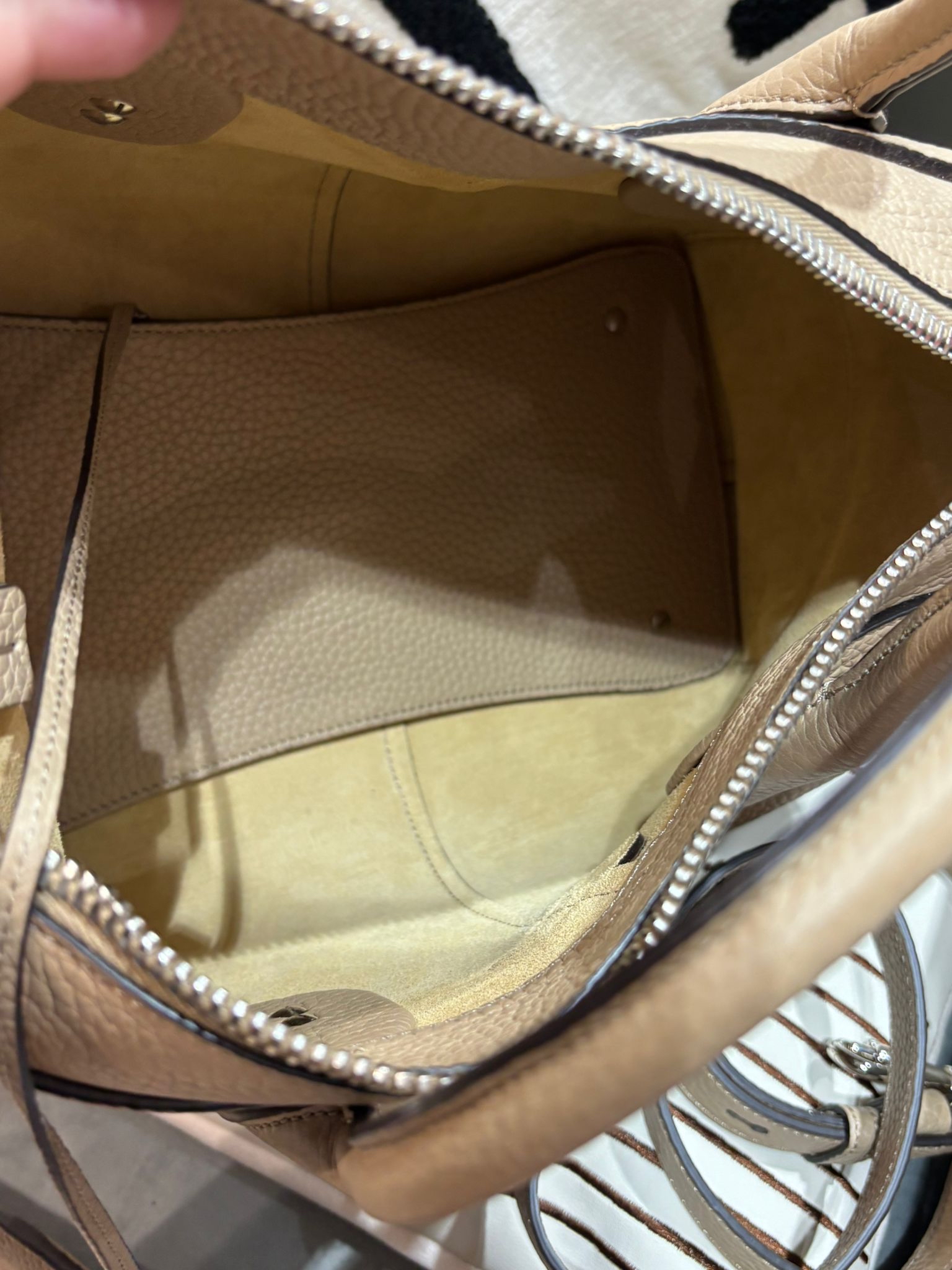 TOD’S Beige Calfskin Di Bag 2 way bag with pouch 米色小牛皮 100%Authentic, 98%anew ✅Strap✅Dust bag