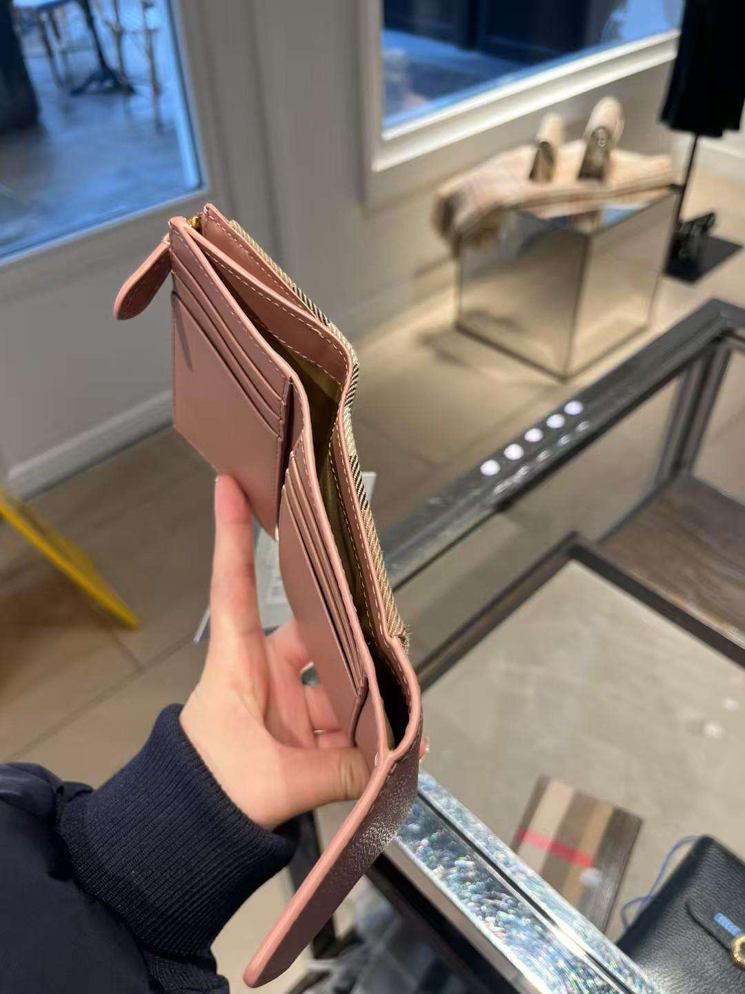 預購 Burberry🌈🌈折扣款 格仔short wallet Sale