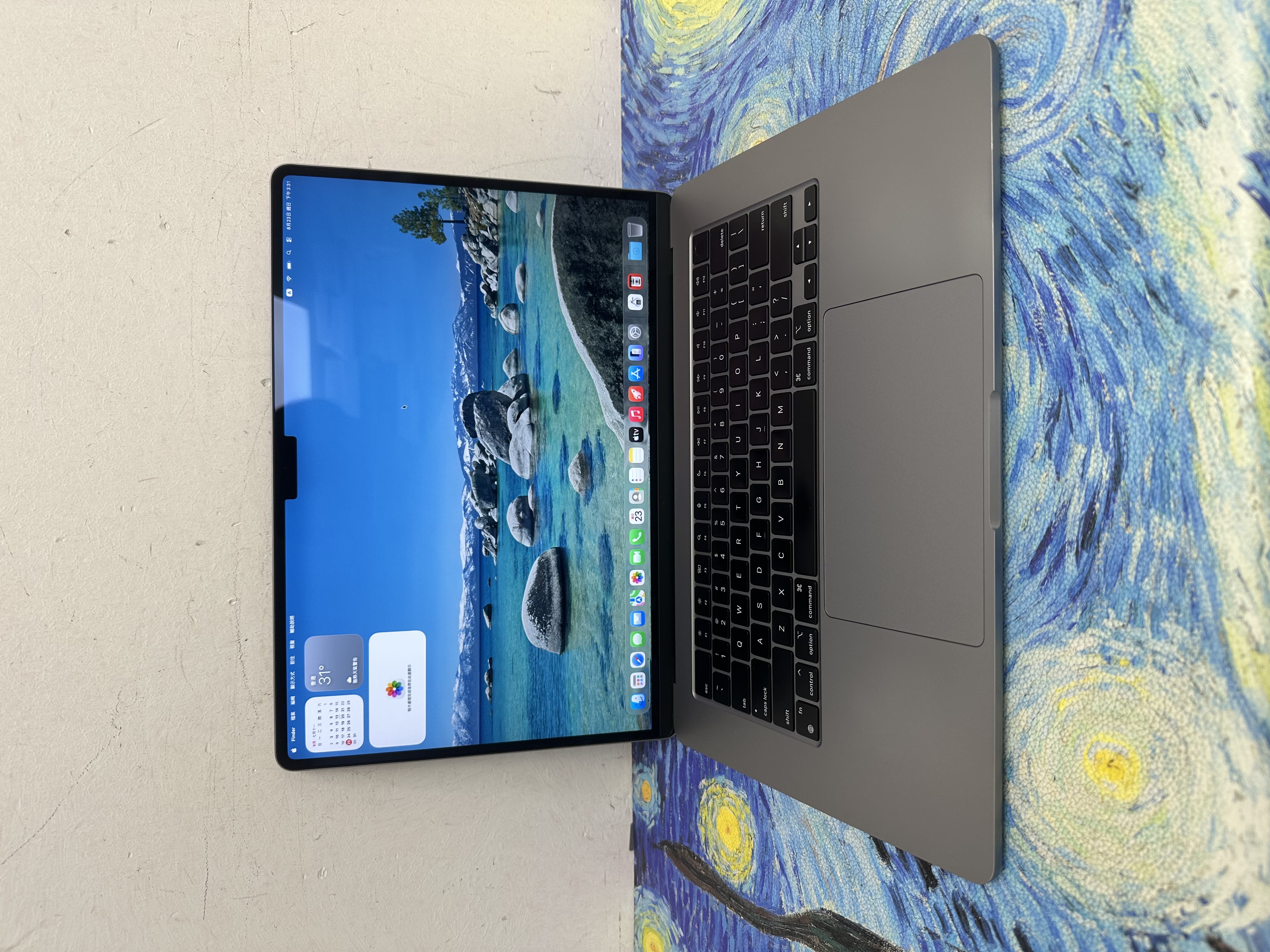 #5991 APPLE  MacBook Air M2 2023 M2 CPU/8GB Ram/256GB SSD/8核心GPU/Liquid Retina XDR Mon/15吋/太空灰🖤/Laptop /Notebook / Gaming / 文書機 / Movie / Netflix