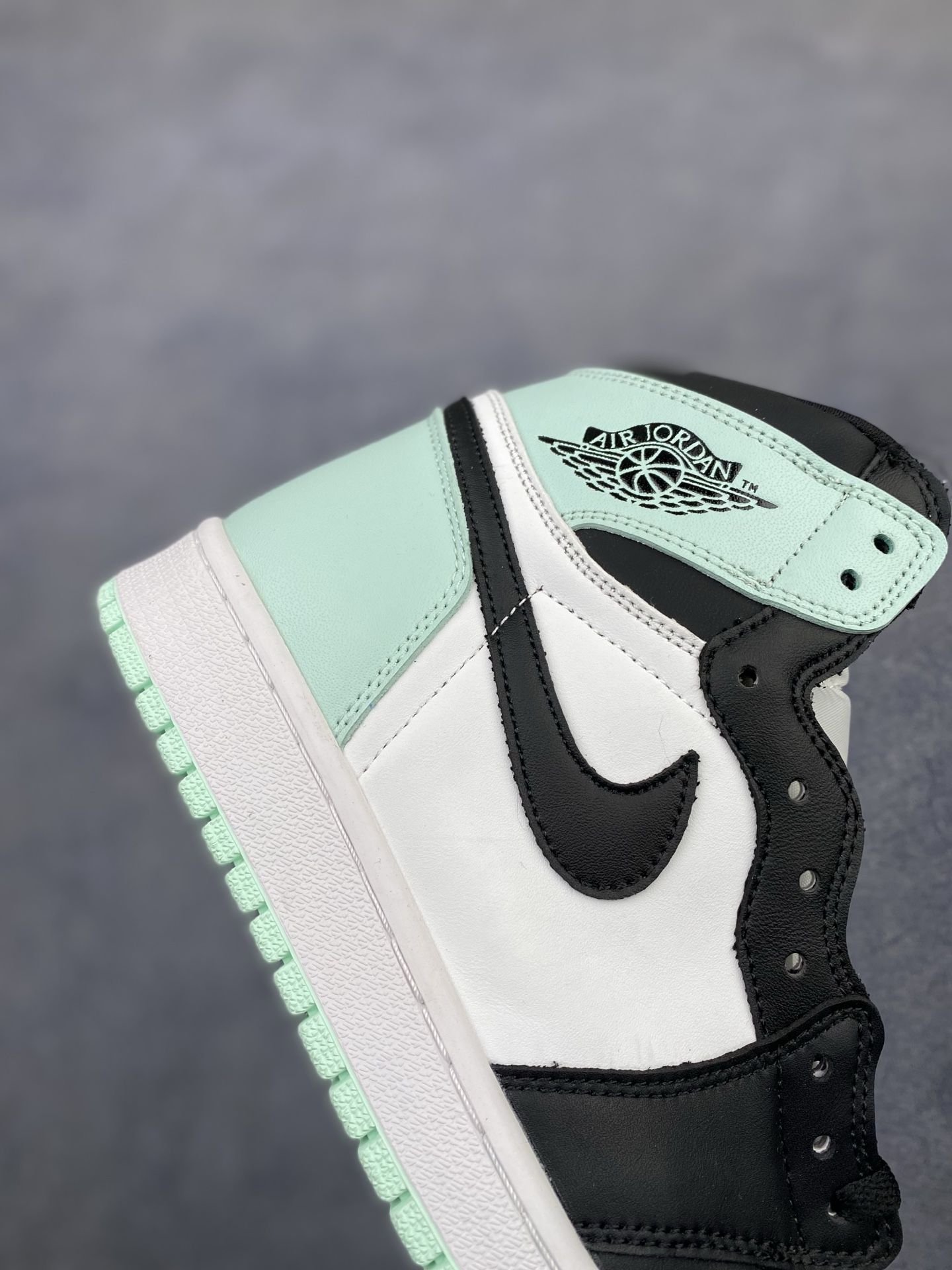 Nike Air Jordan 1 Retro High OG 861428-100