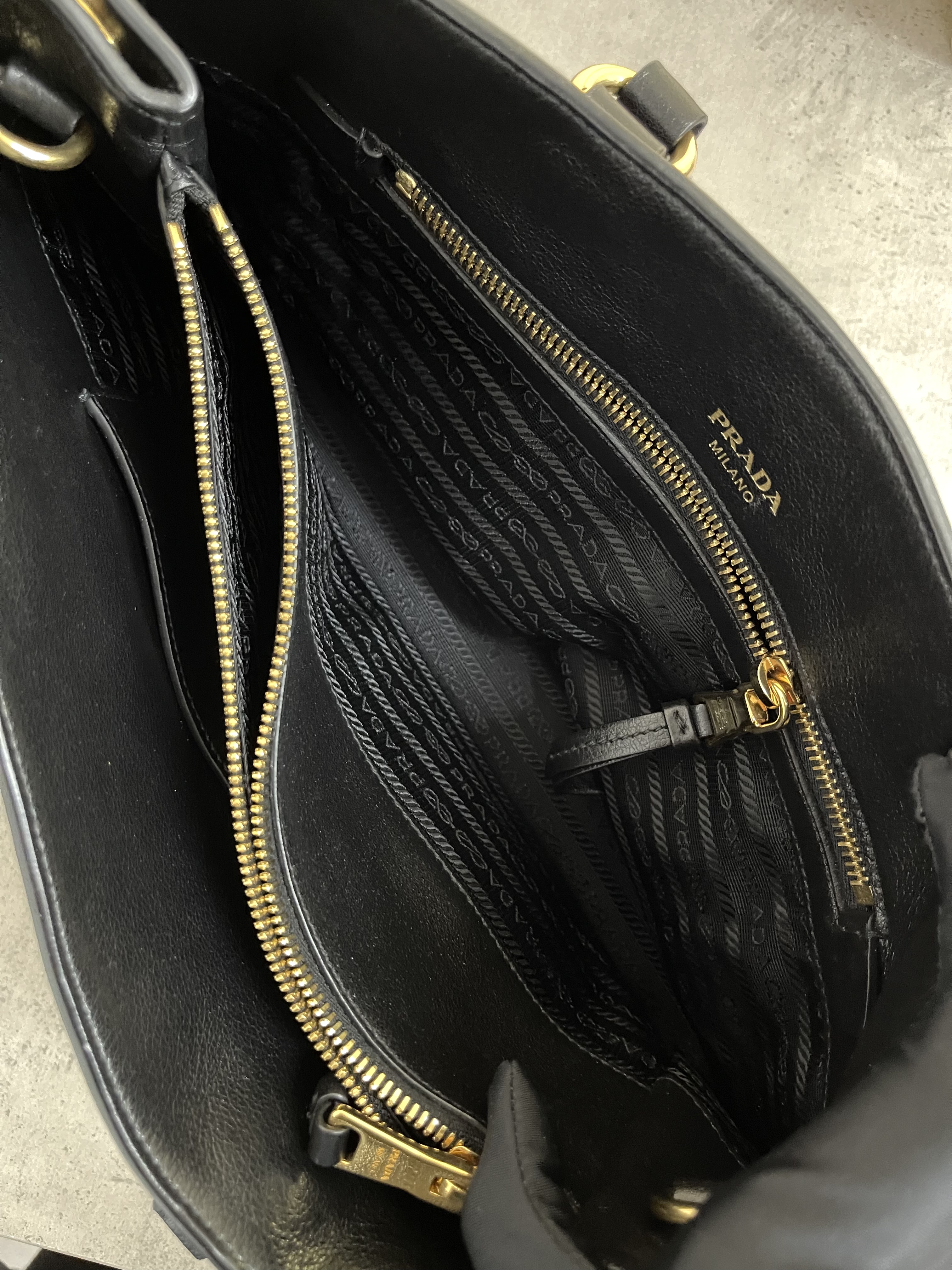 Pre-owned Prada Handbag / Product Code: 26012701