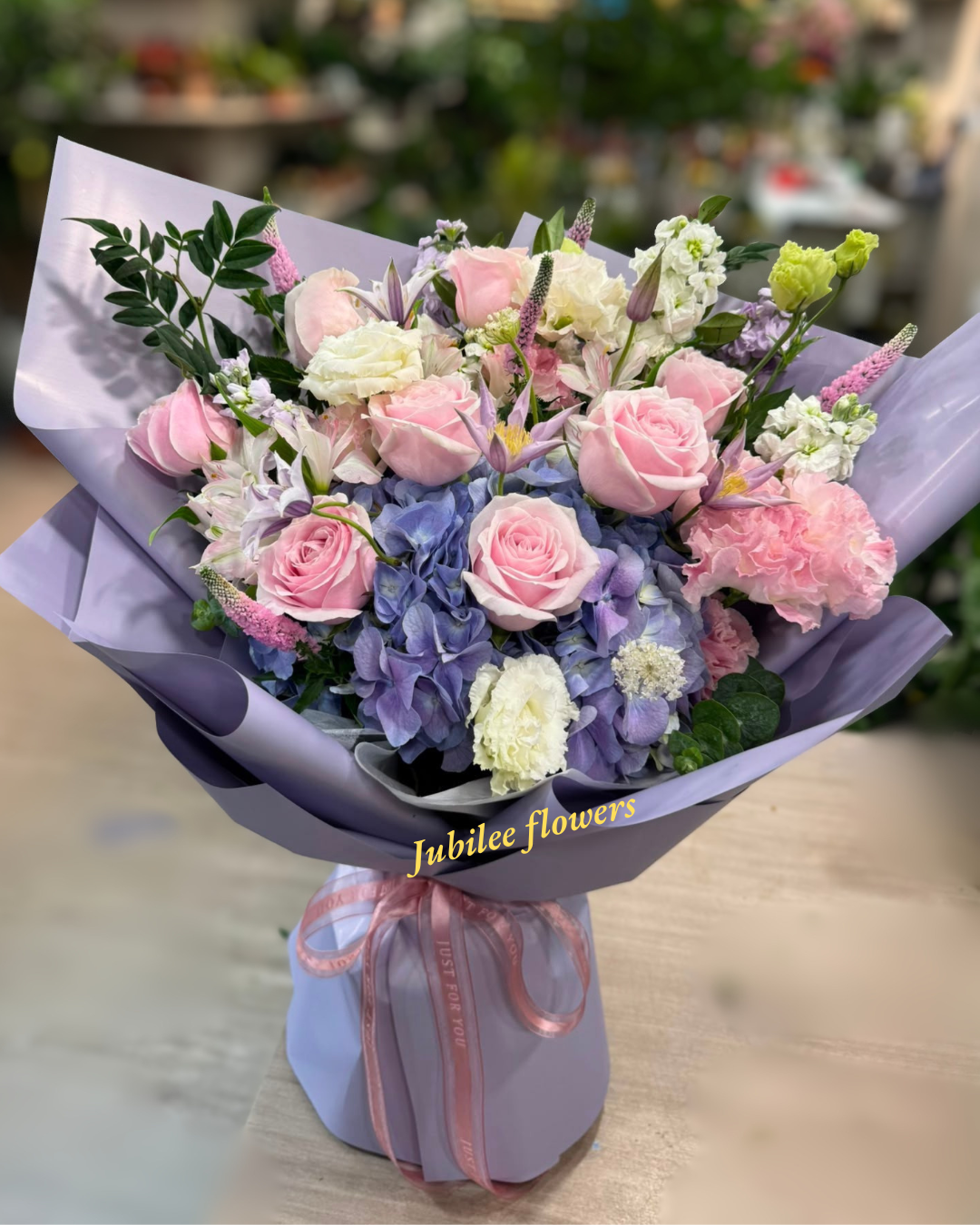 紫繡球 · 粉玫瑰 · 百合混搭花束