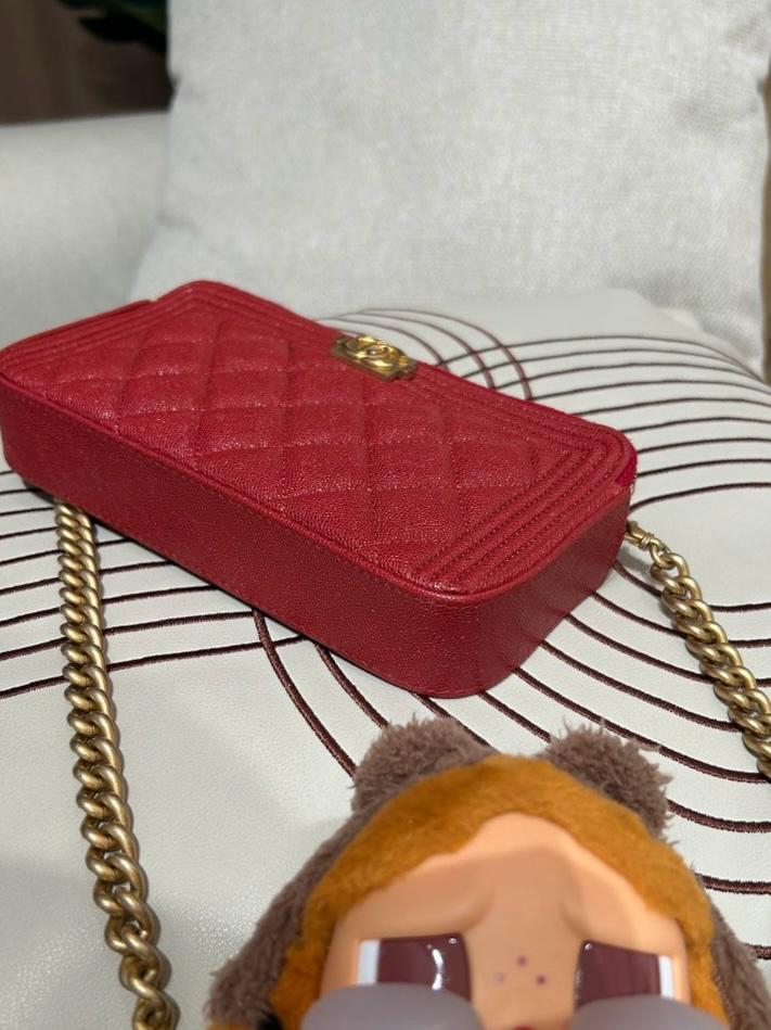 Chanel boy clutch with chain 荔枝牛皮 100%Authentic ,95%new  ✅28貼✅Dust bag 